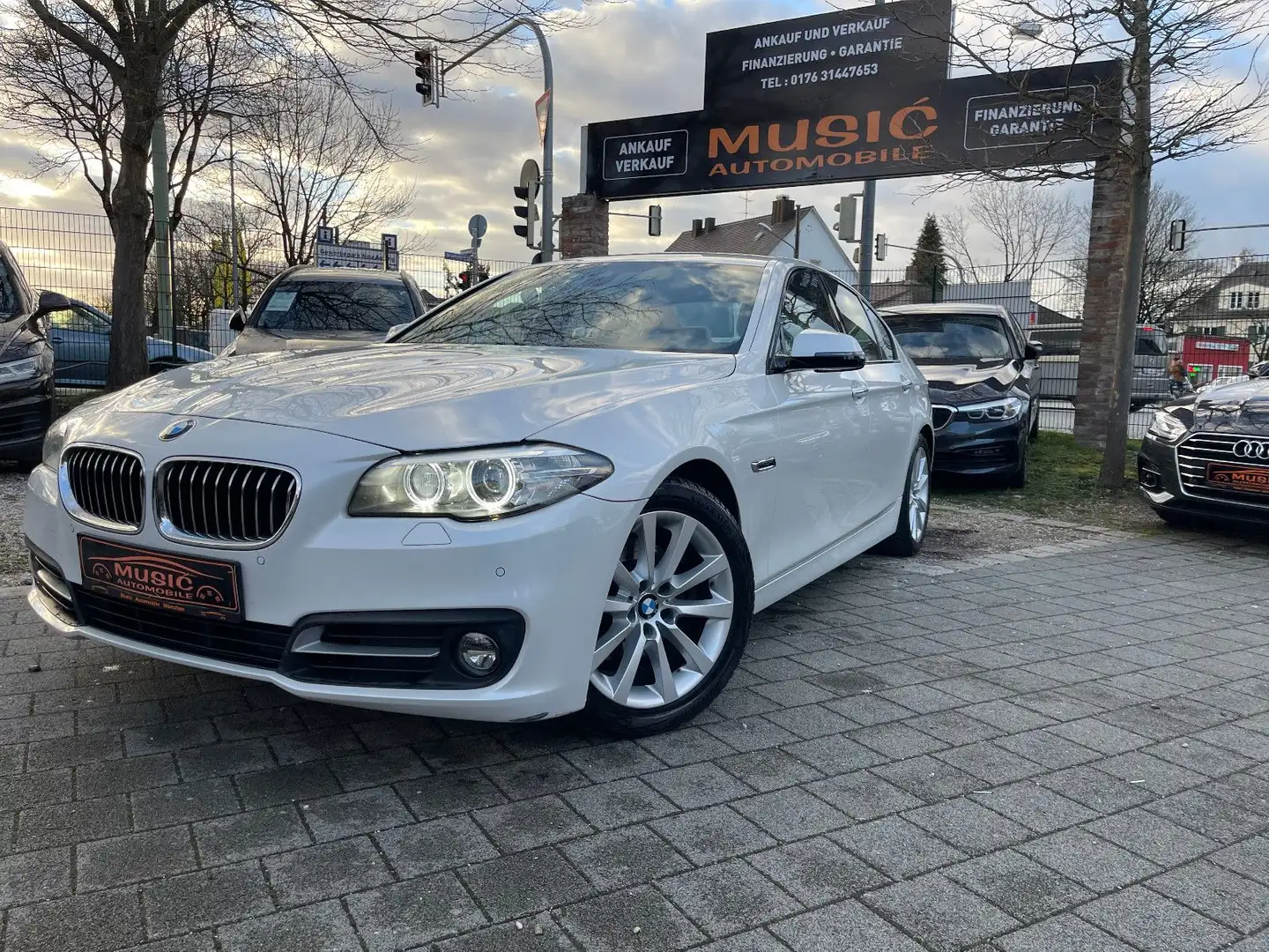 BMW 520 Baureihe Individual/Navi/HeuadUp/Xenon bijela - 2