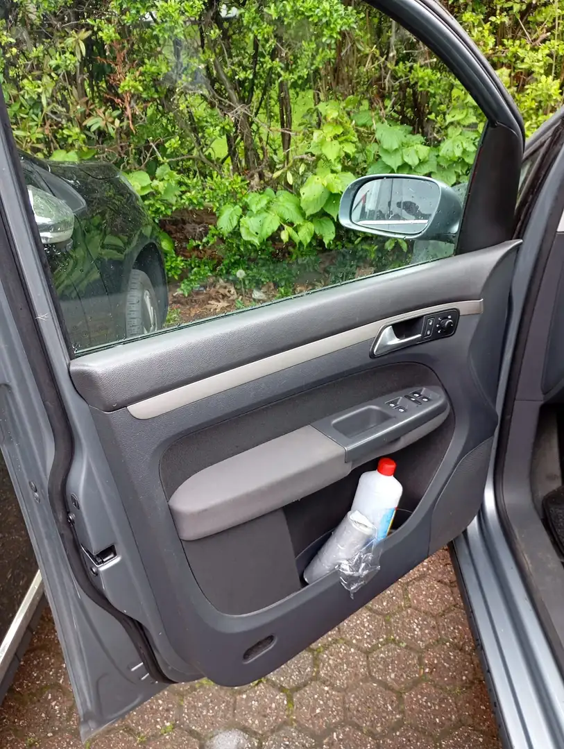 Volkswagen Touran 7 sitzer Grün - 1