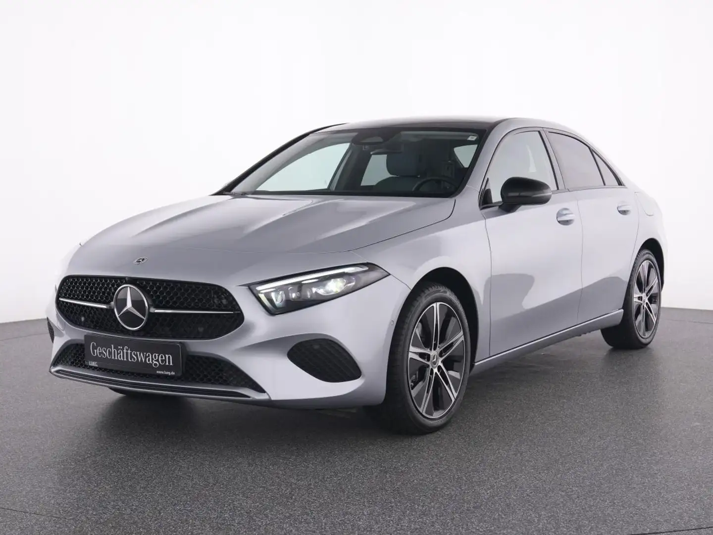 Mercedes-Benz A 250 e Lim PROGRESSIVE+NIGHT+PANO+AHK+KEYLESS++ Silber - 2