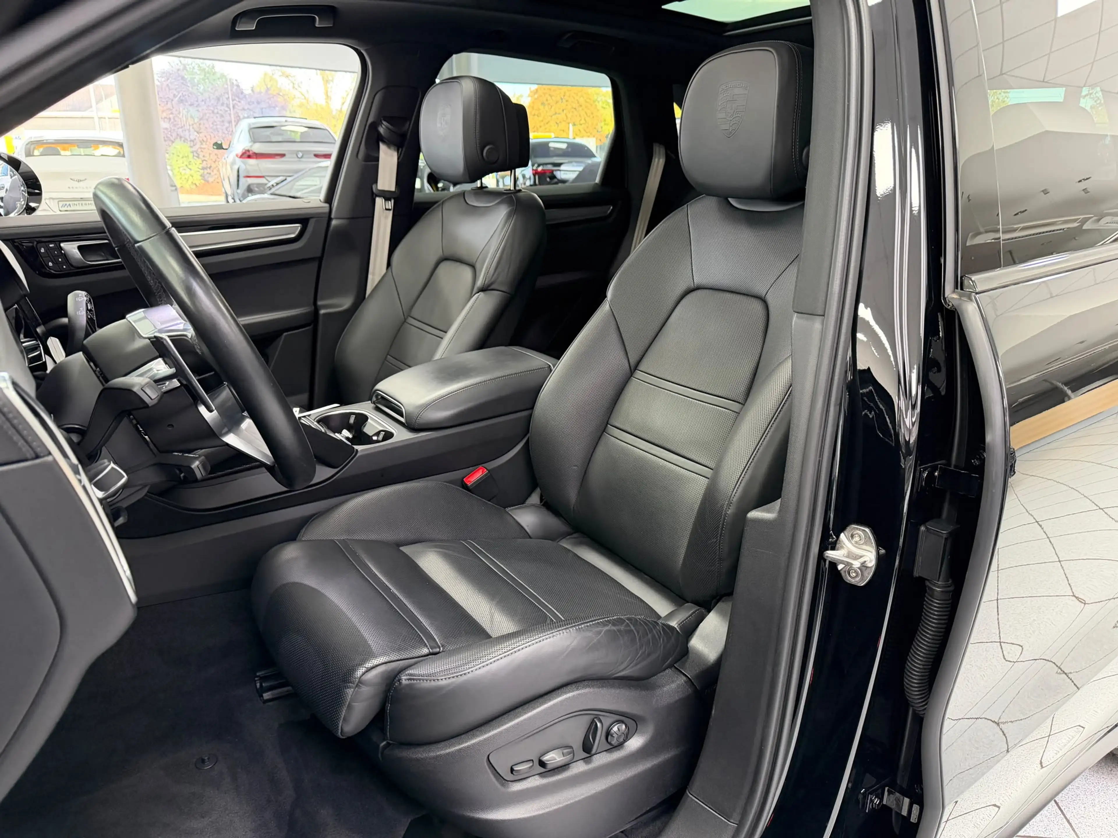Porsche Cayenne E-Hybrid Platinum Edition*CHRONO*PANO* — photo 13