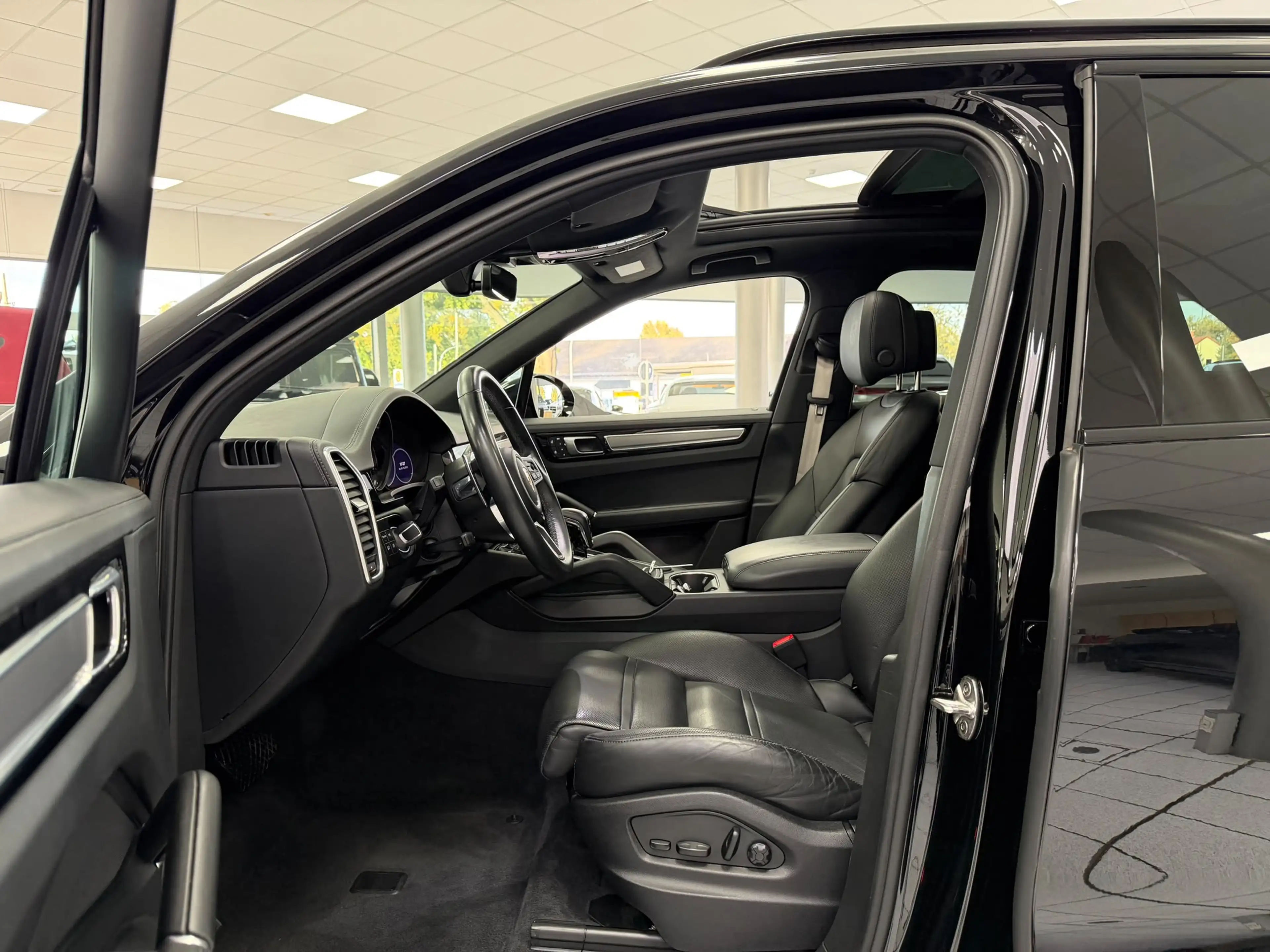 Porsche Cayenne E-Hybrid Platinum Edition*CHRONO*PANO* — photo 12