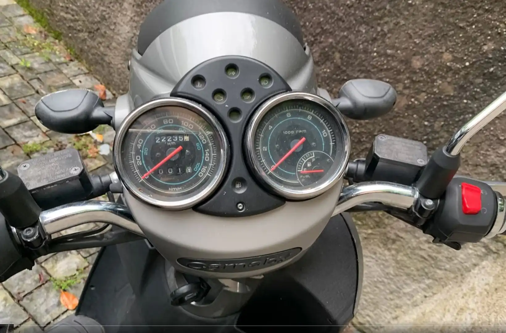 Piaggio Carnaby 300 CRUISER Grigio - 2