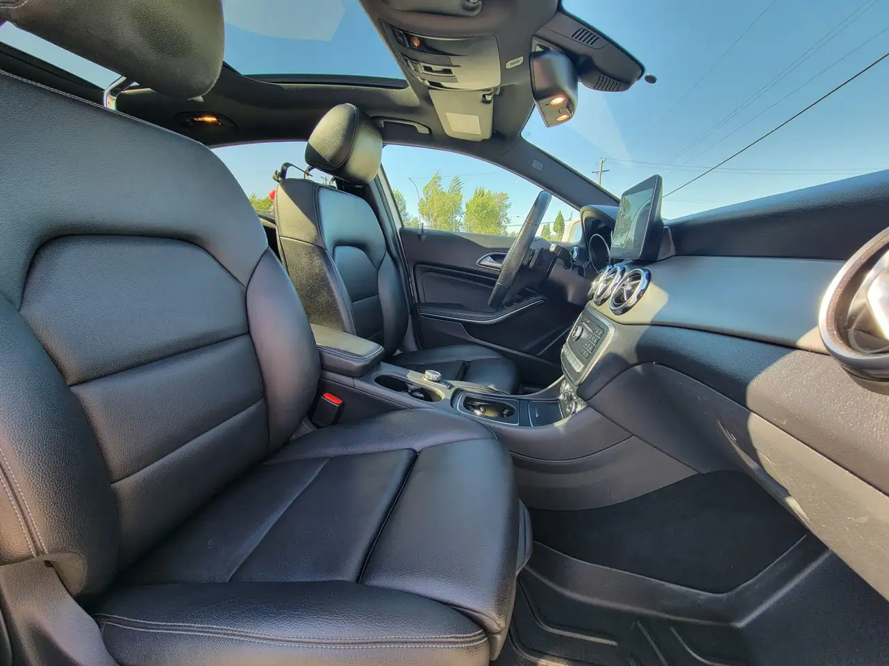 Mercedes-Benz GLA снимка Mercedes-Benz GLA