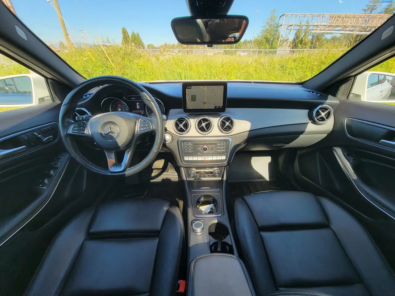 Mercedes-Benz GLA снимка Mercedes-Benz GLA