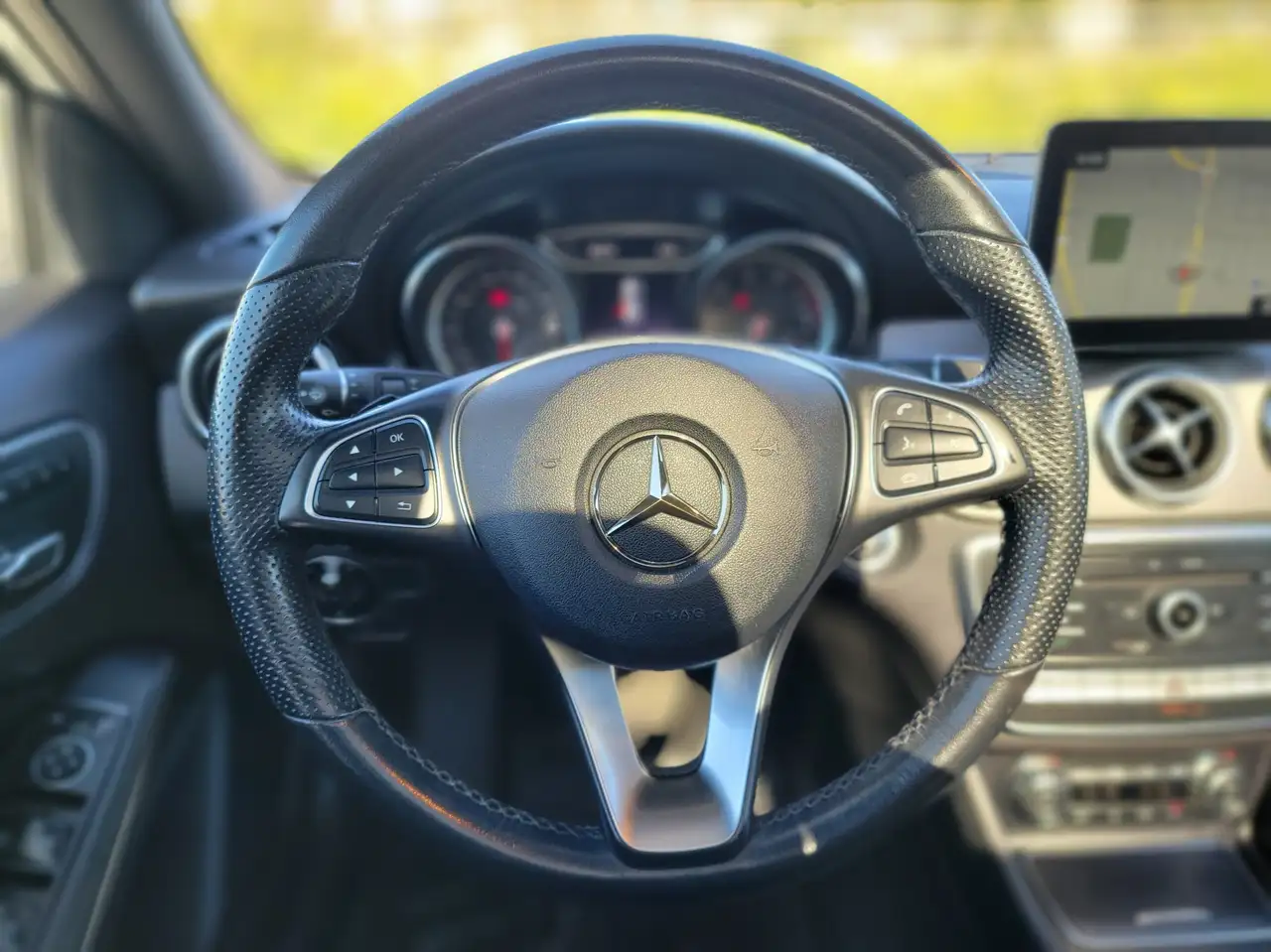 Mercedes-Benz GLA снимка Mercedes-Benz GLA