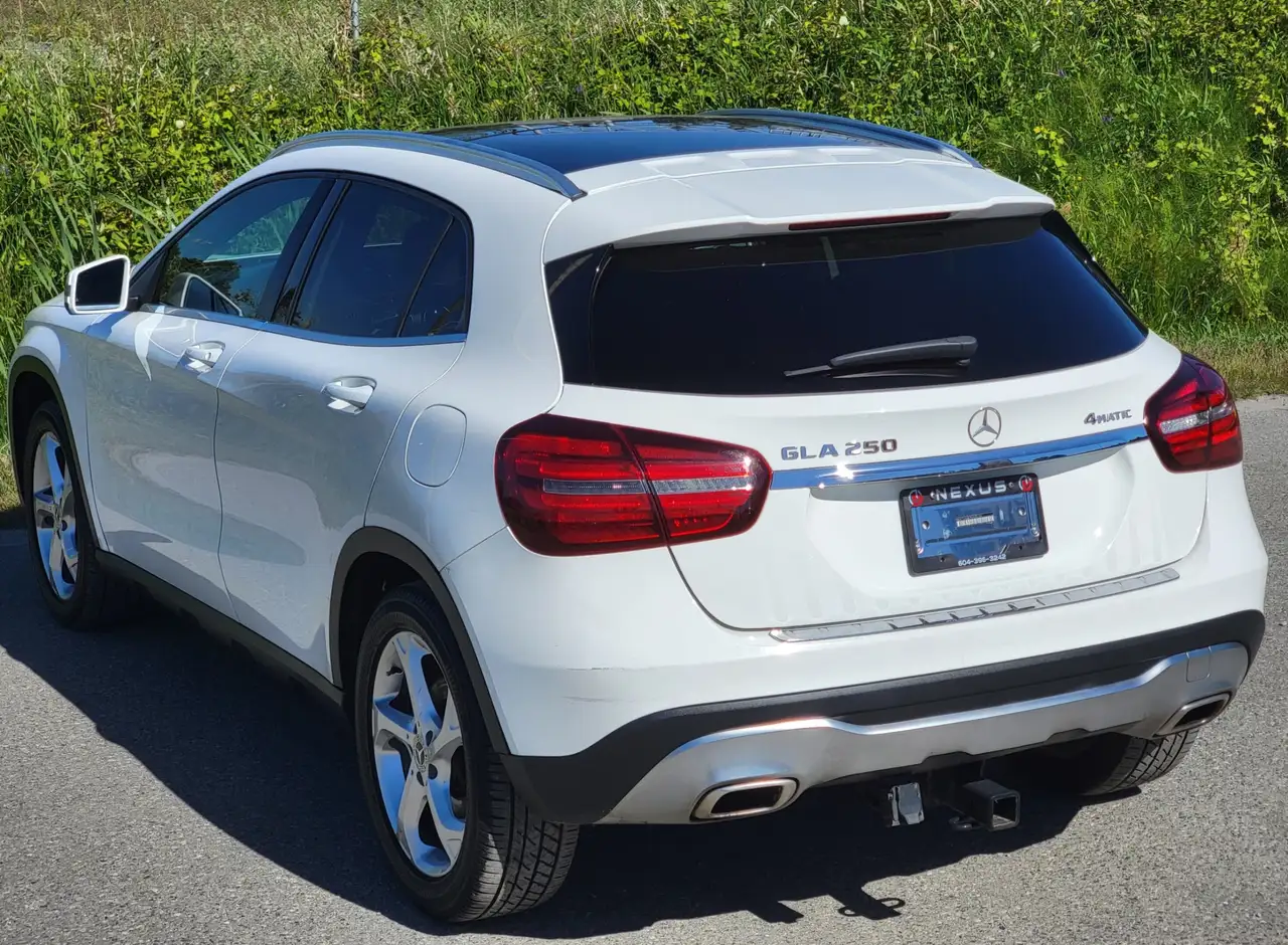 Mercedes-Benz GLA снимка Mercedes-Benz GLA