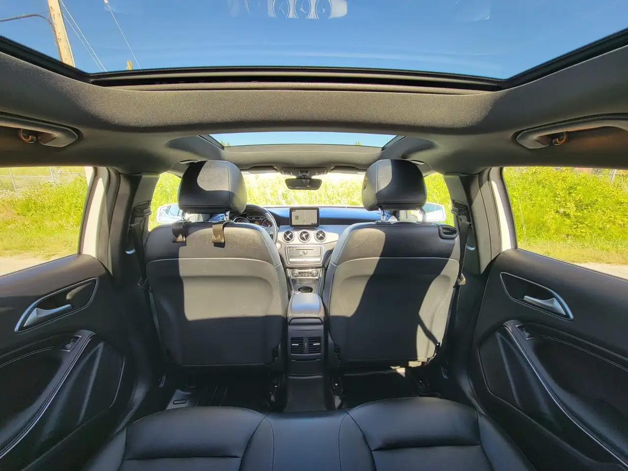 Mercedes-Benz GLA снимка Mercedes-Benz GLA