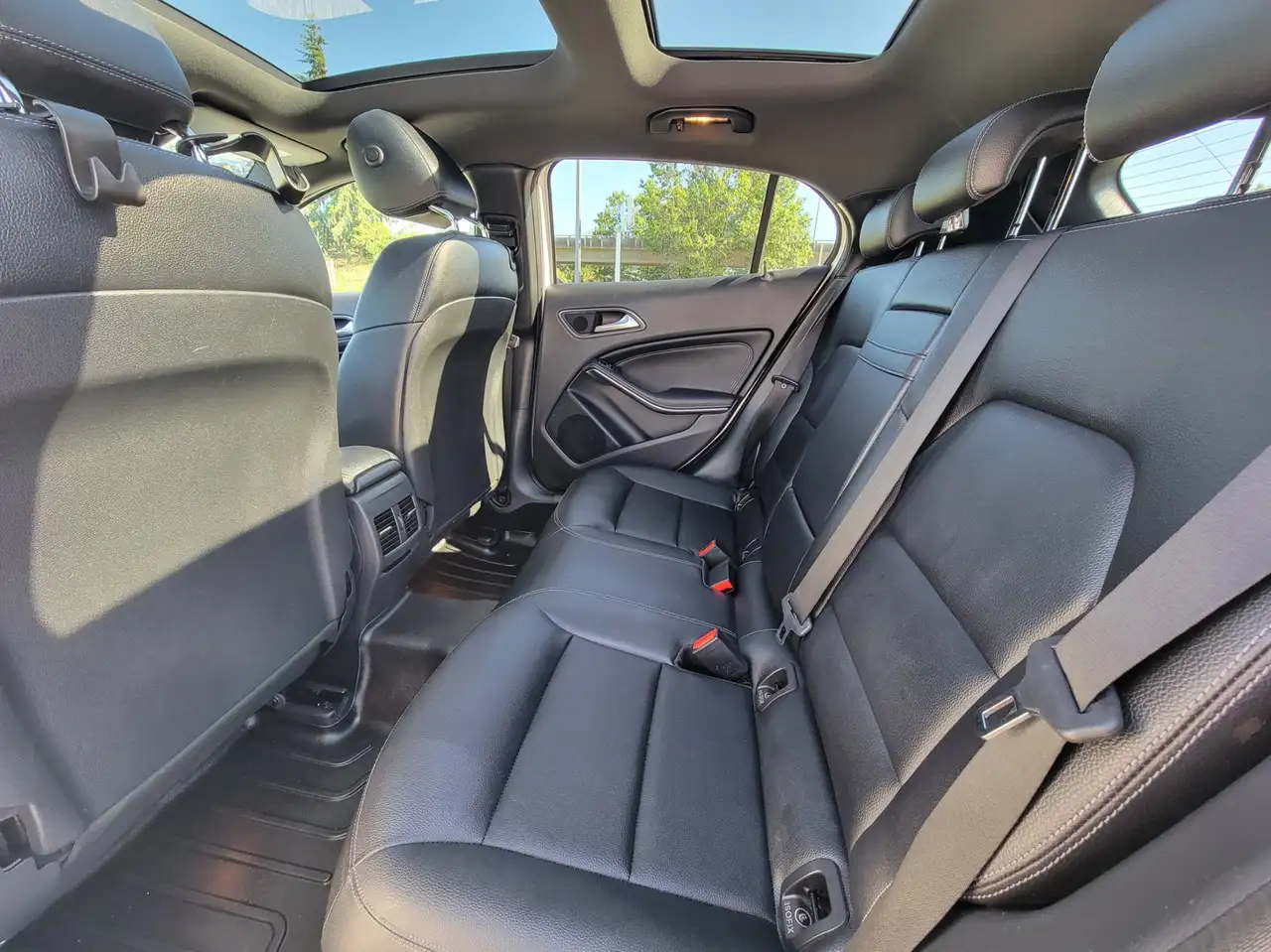 Mercedes-Benz GLA снимка Mercedes-Benz GLA