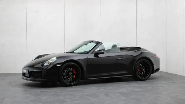 Porsche 911 view 28
