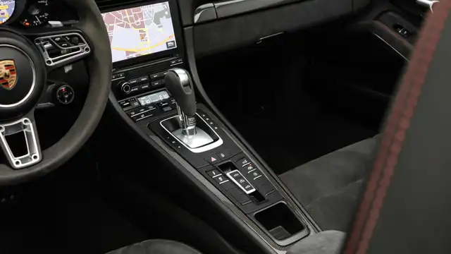 Porsche 911 view 10