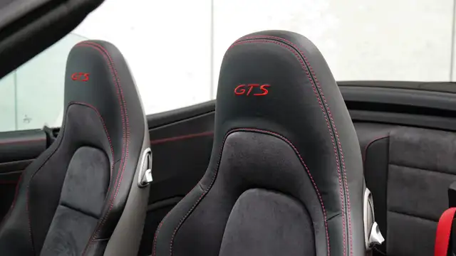 Porsche 911 view 11