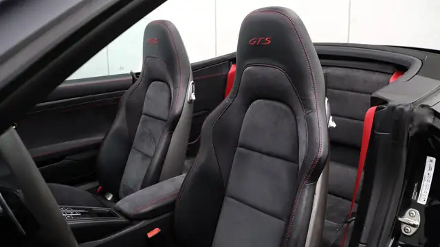 Porsche 911 view 9