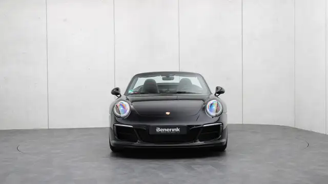 Porsche 911 view 27