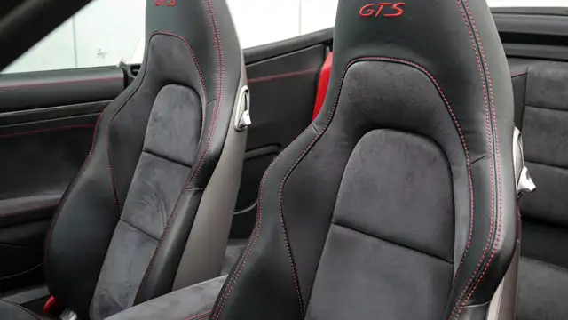 Porsche 911 view 21