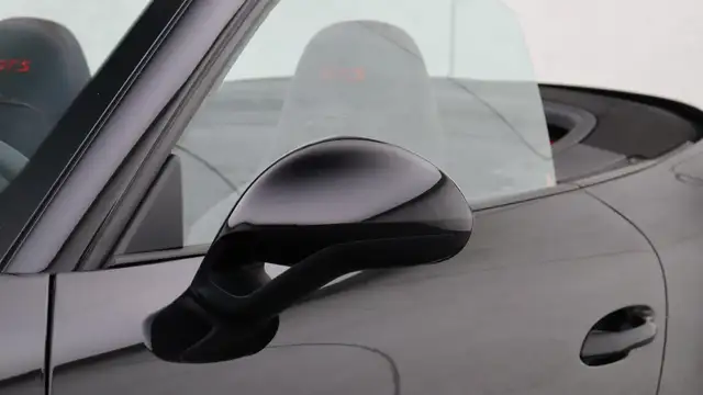 Porsche 911 view 16