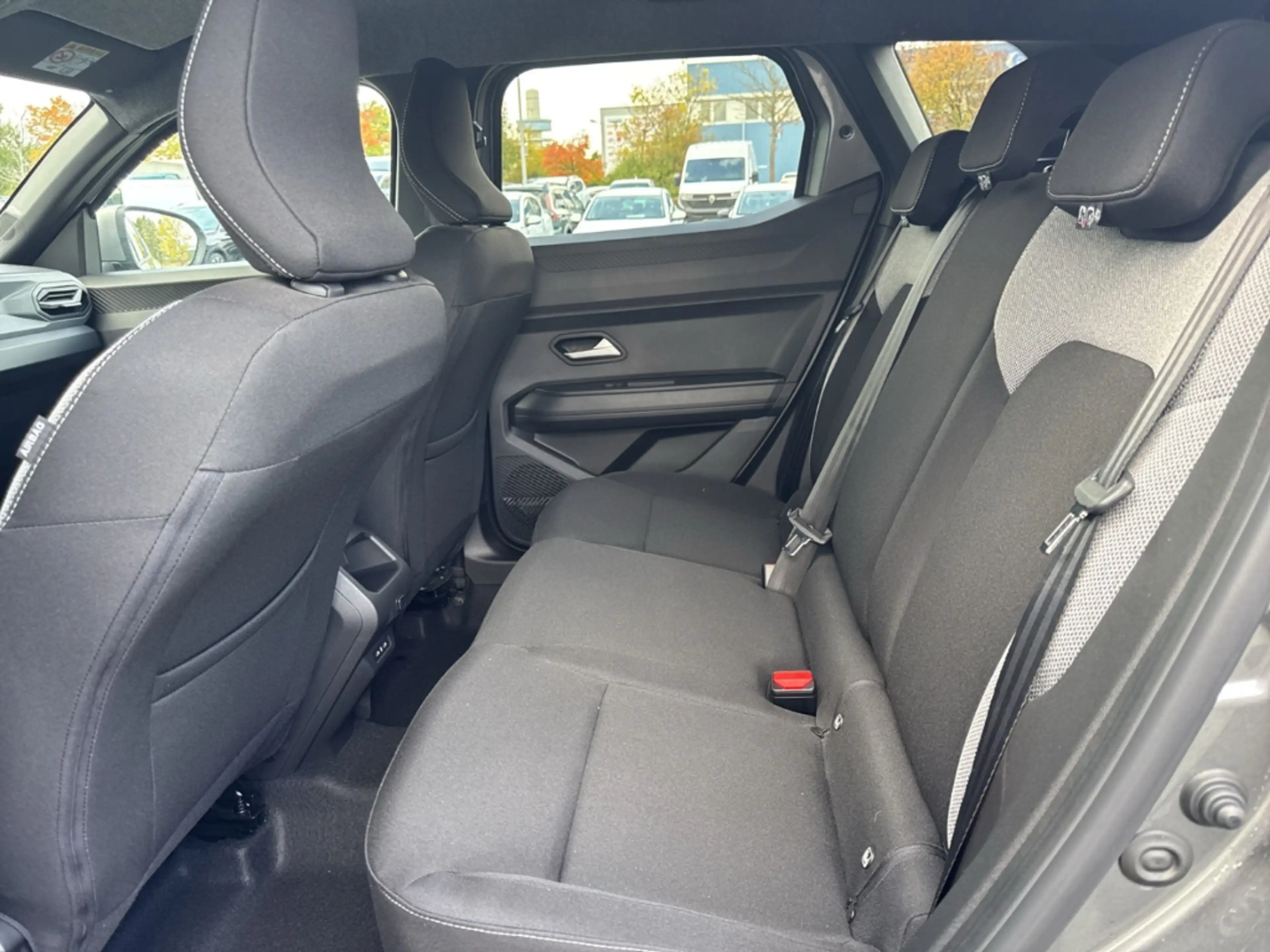 Dacia Duster JOURNEY MILD HYBRID 140 Journey SHZ+NAV+PDC+KLIMA — photo 11