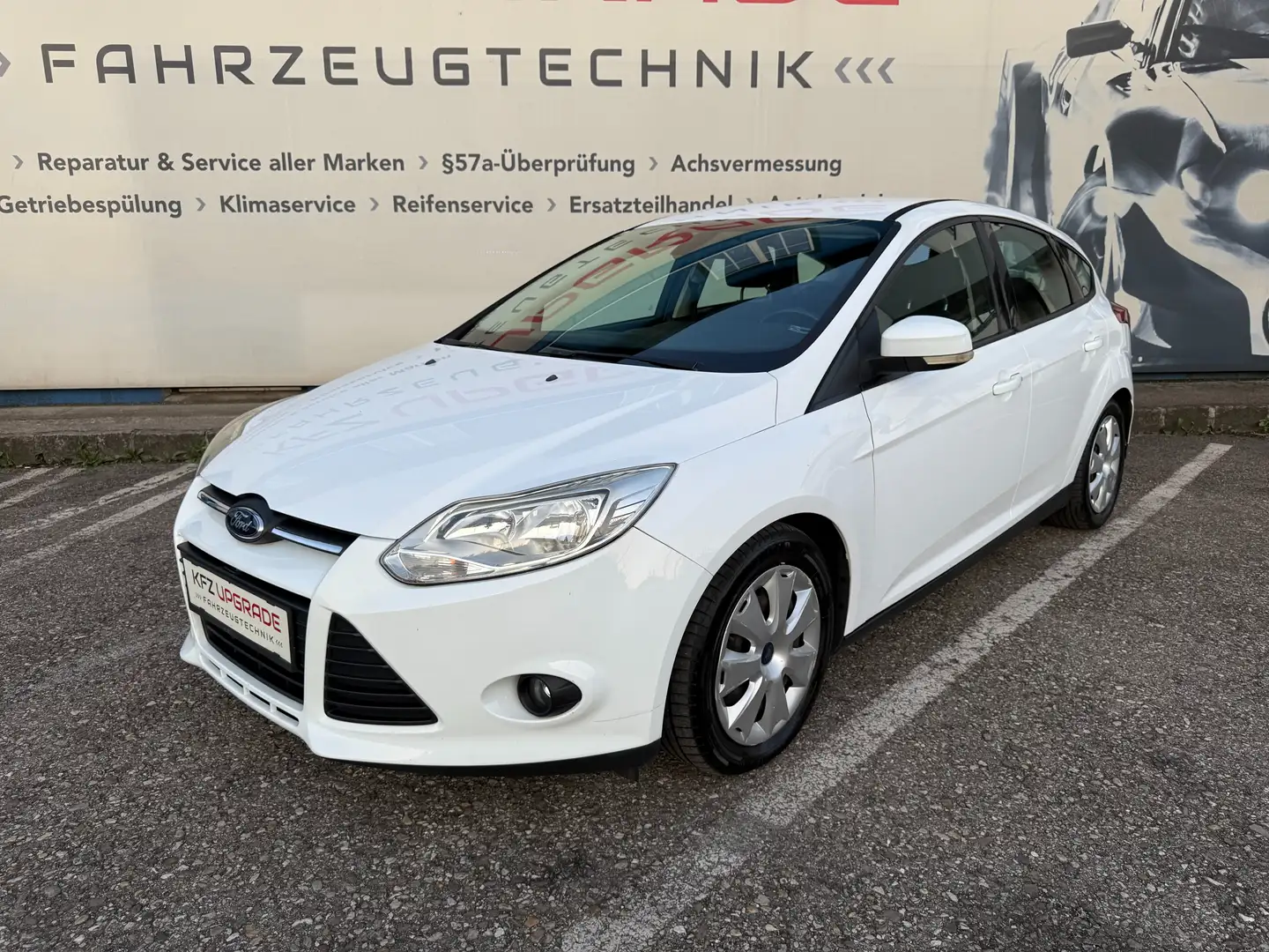 Ford Focus Trend 1,6 TDCi DPF Weiß - 1