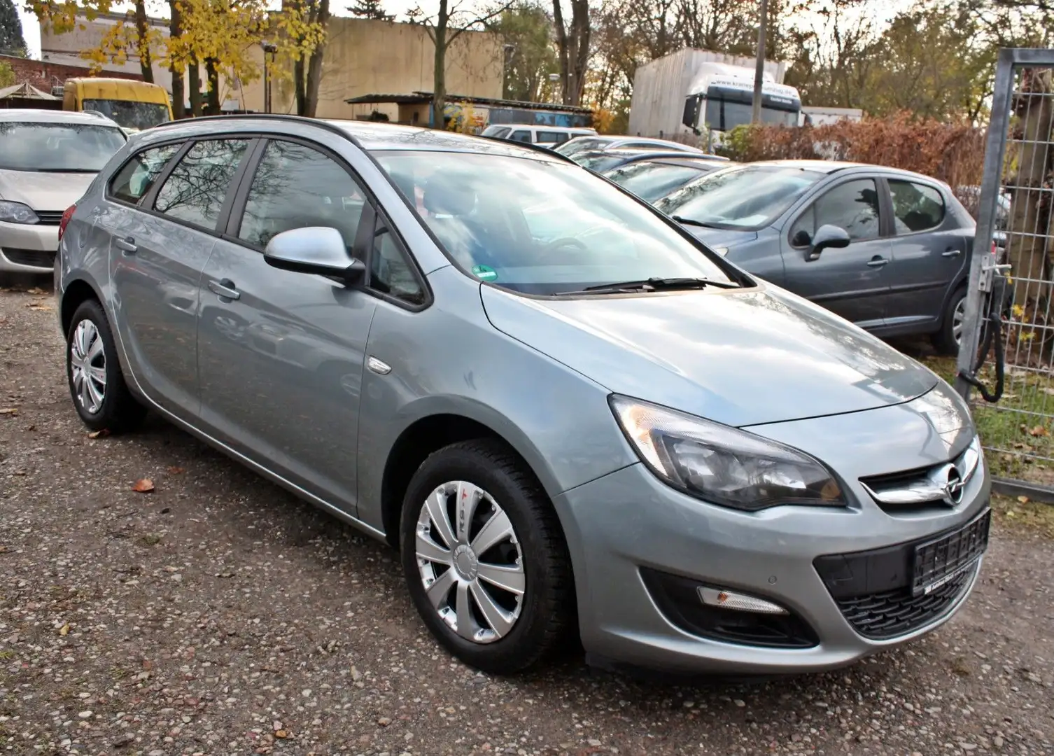 Opel Astra J Sports TourerSelection/1.Hand/ TÜV 11/26 Argent - 1