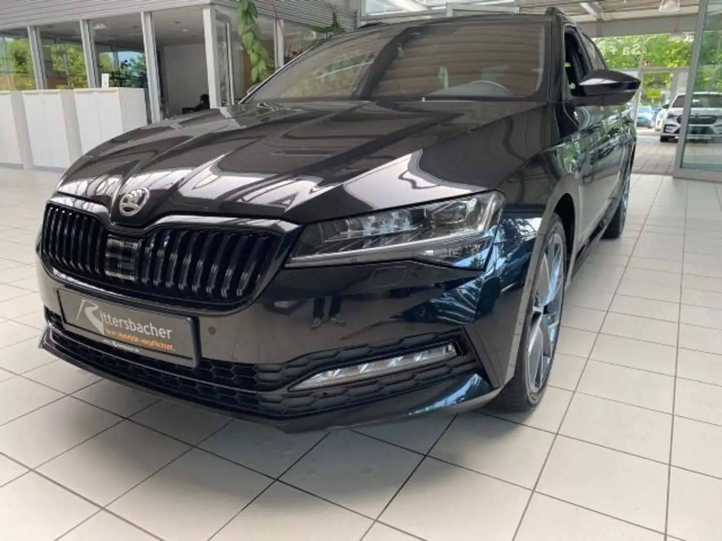 Skoda Superb Combi 2.0 TDI Sportline 4x4 DSG AHK Pano Schwarz - 2