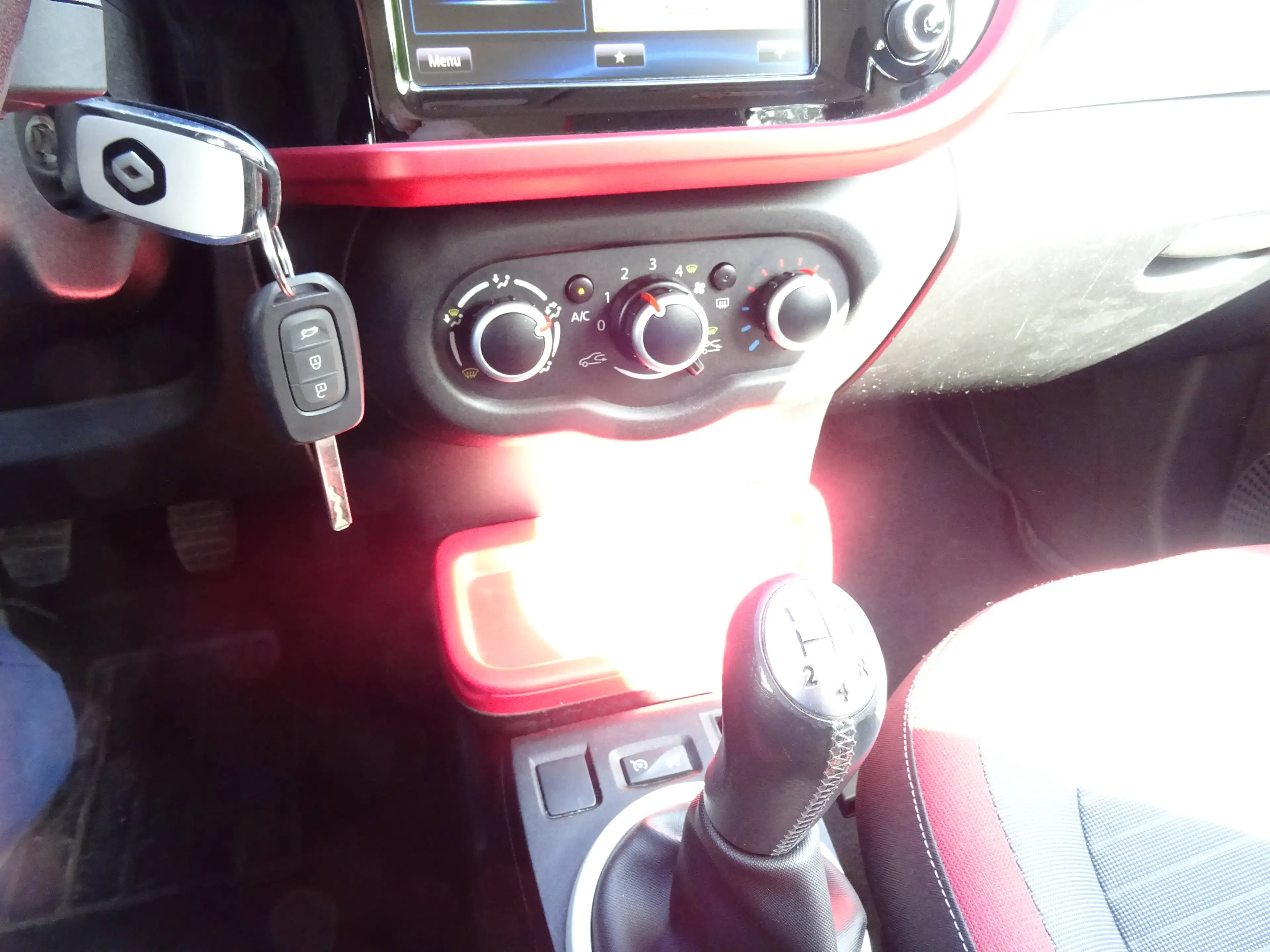 Renault Twingo Twingo 1.0i SCe Intens S — photo 11