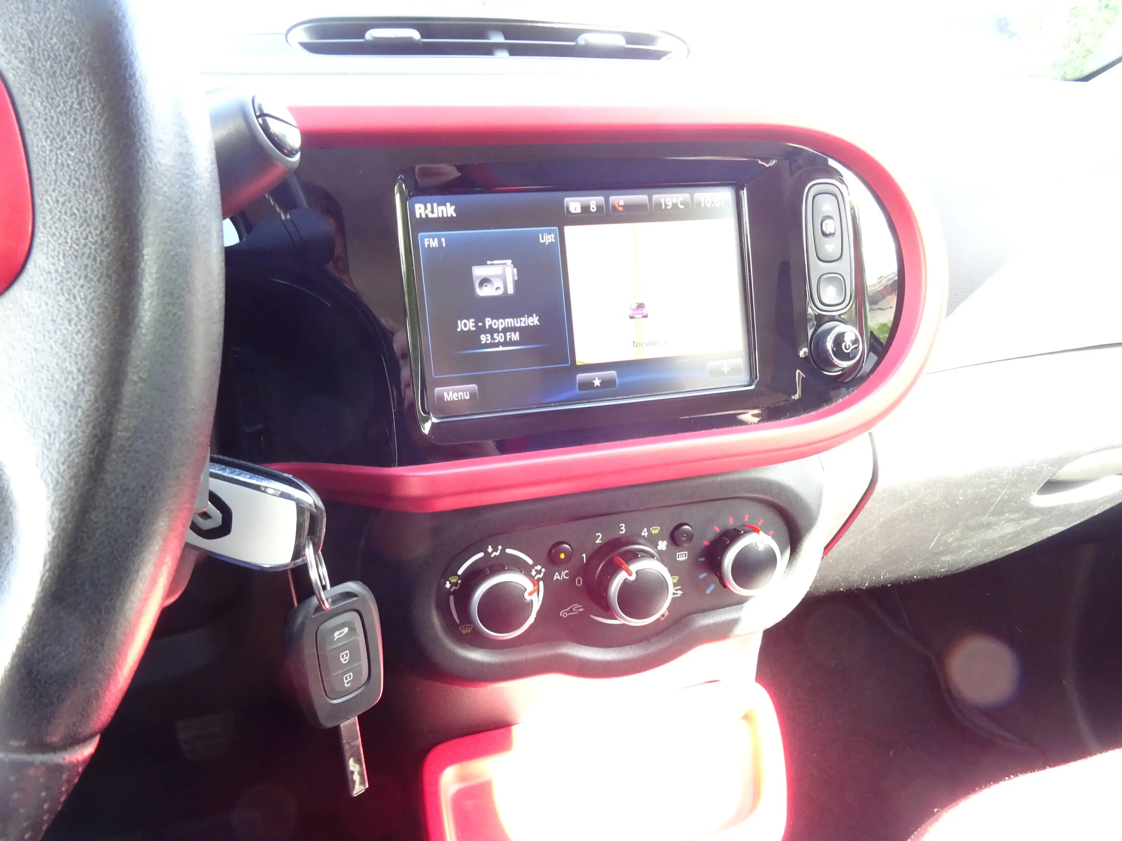 Renault Twingo Twingo 1.0i SCe Intens S — photo 10