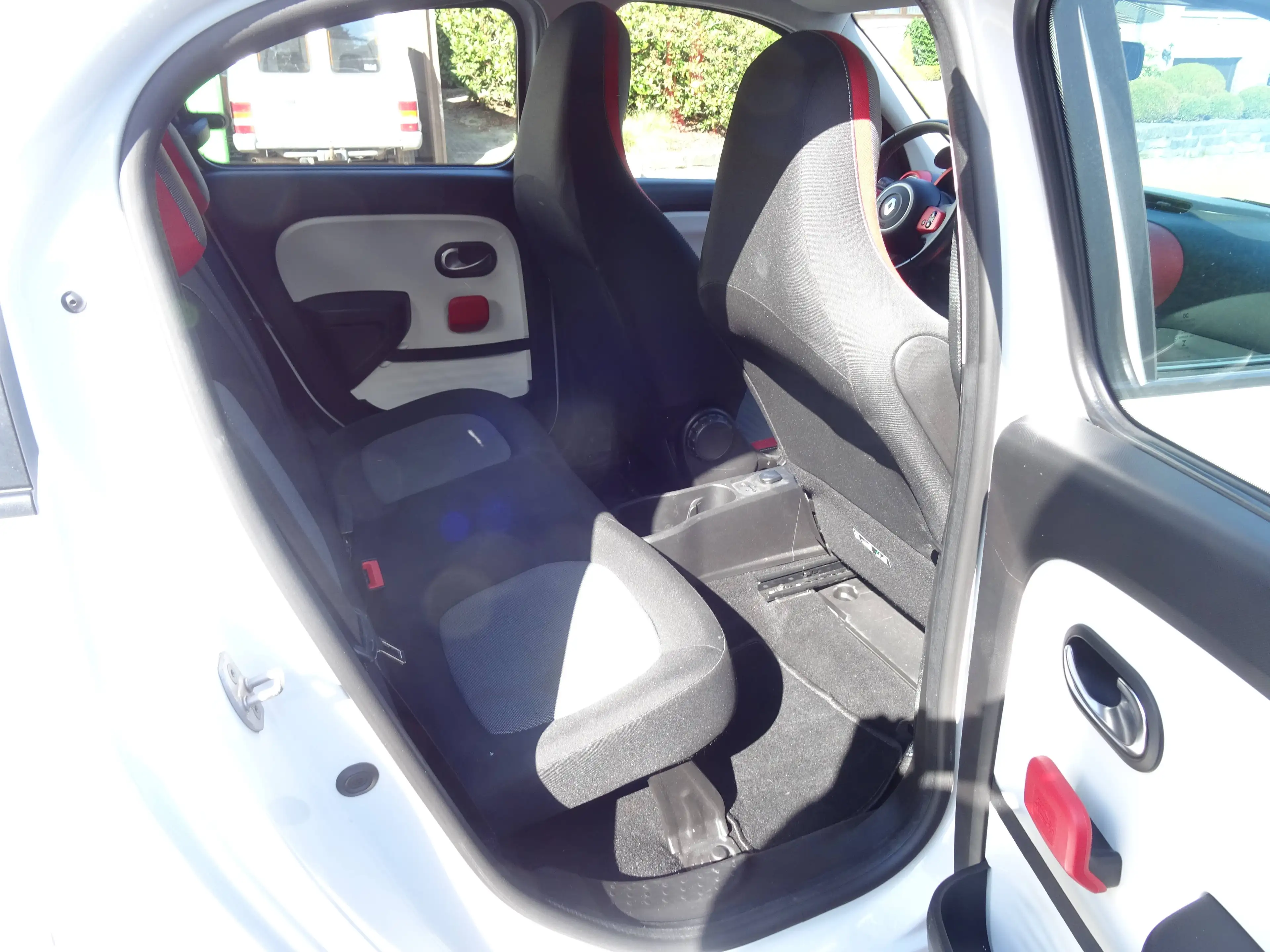 Renault Twingo Twingo 1.0i SCe Intens S — photo 8