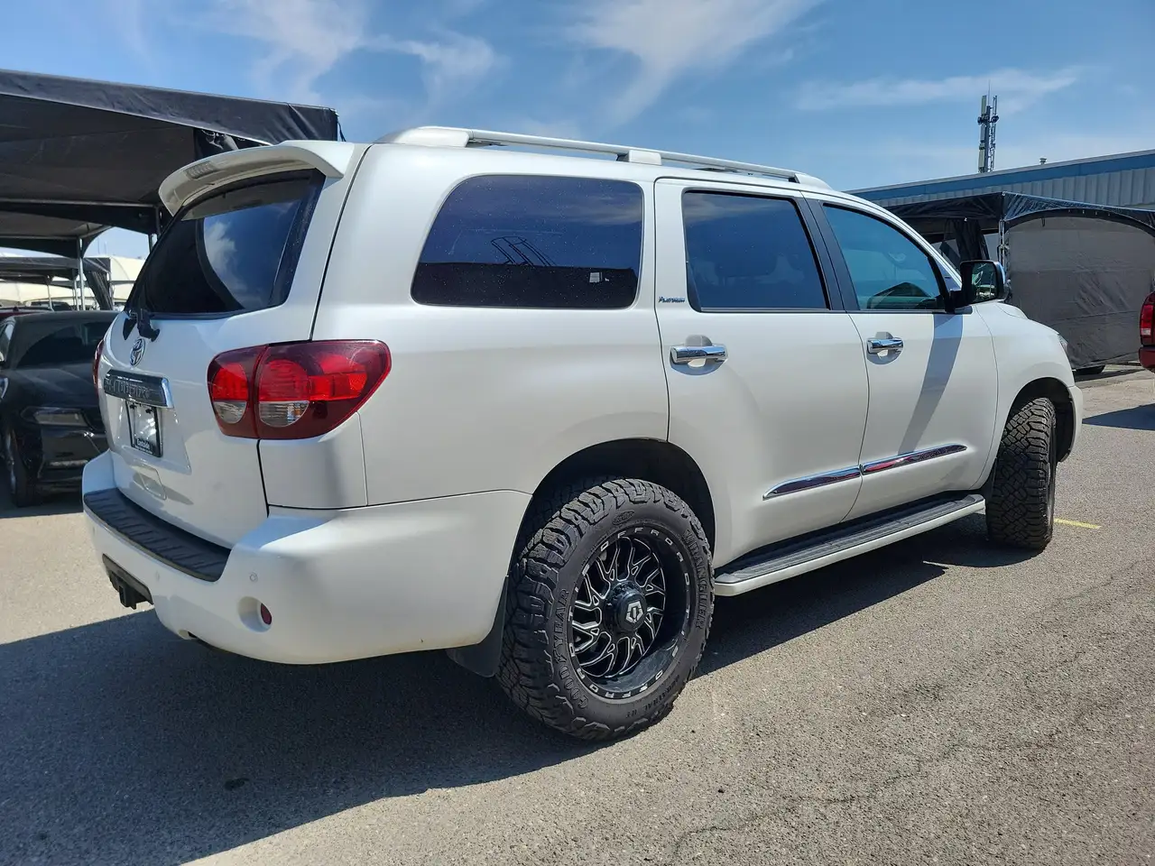 Toyota Sequoia снимка Toyota Sequoia