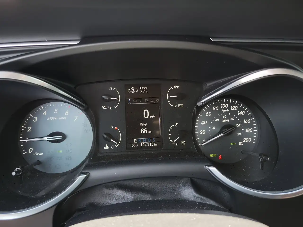 Toyota Sequoia снимка Toyota Sequoia