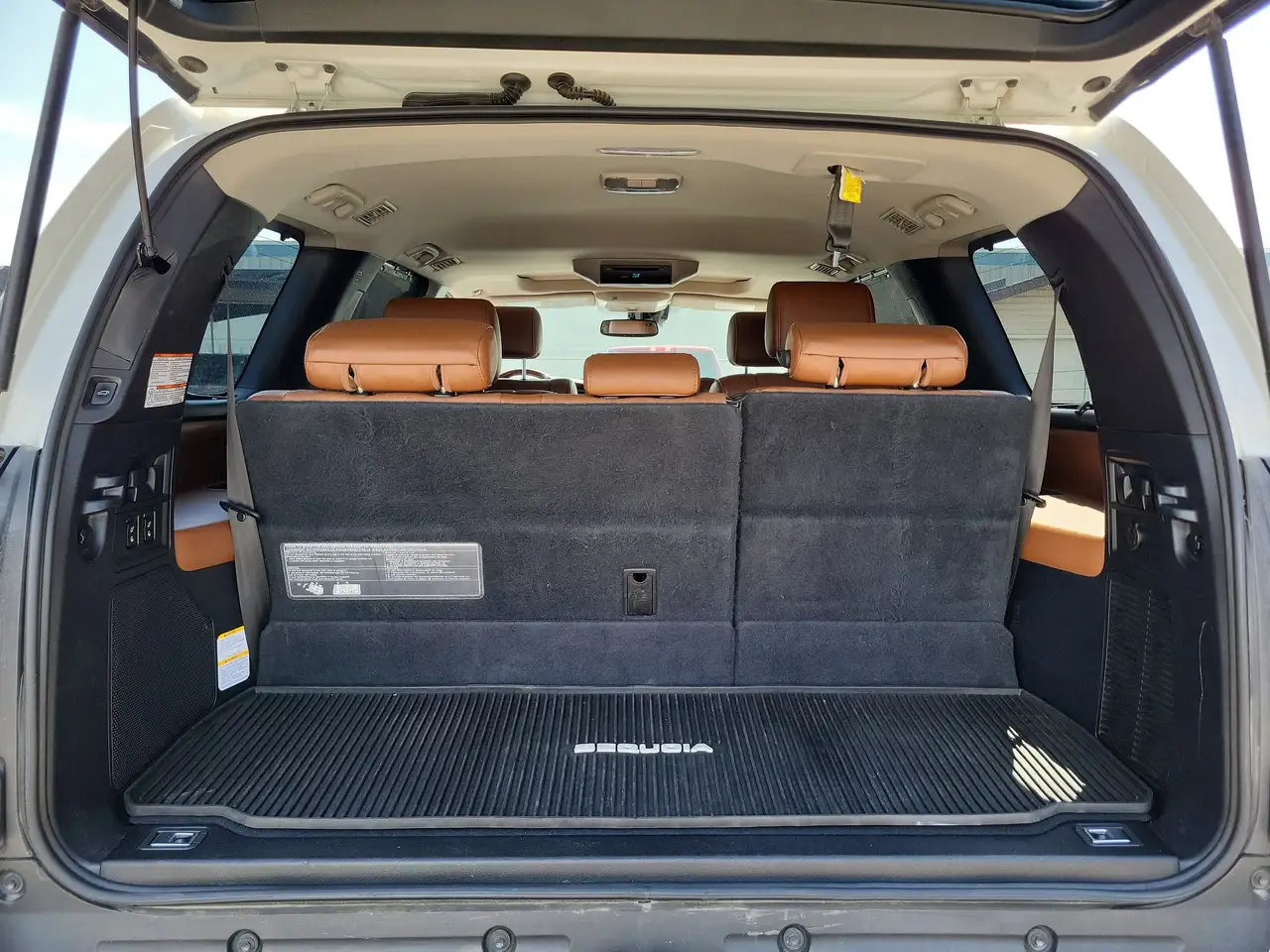 Toyota Sequoia снимка Toyota Sequoia
