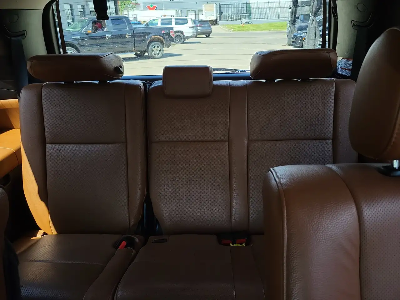 Toyota Sequoia снимка Toyota Sequoia