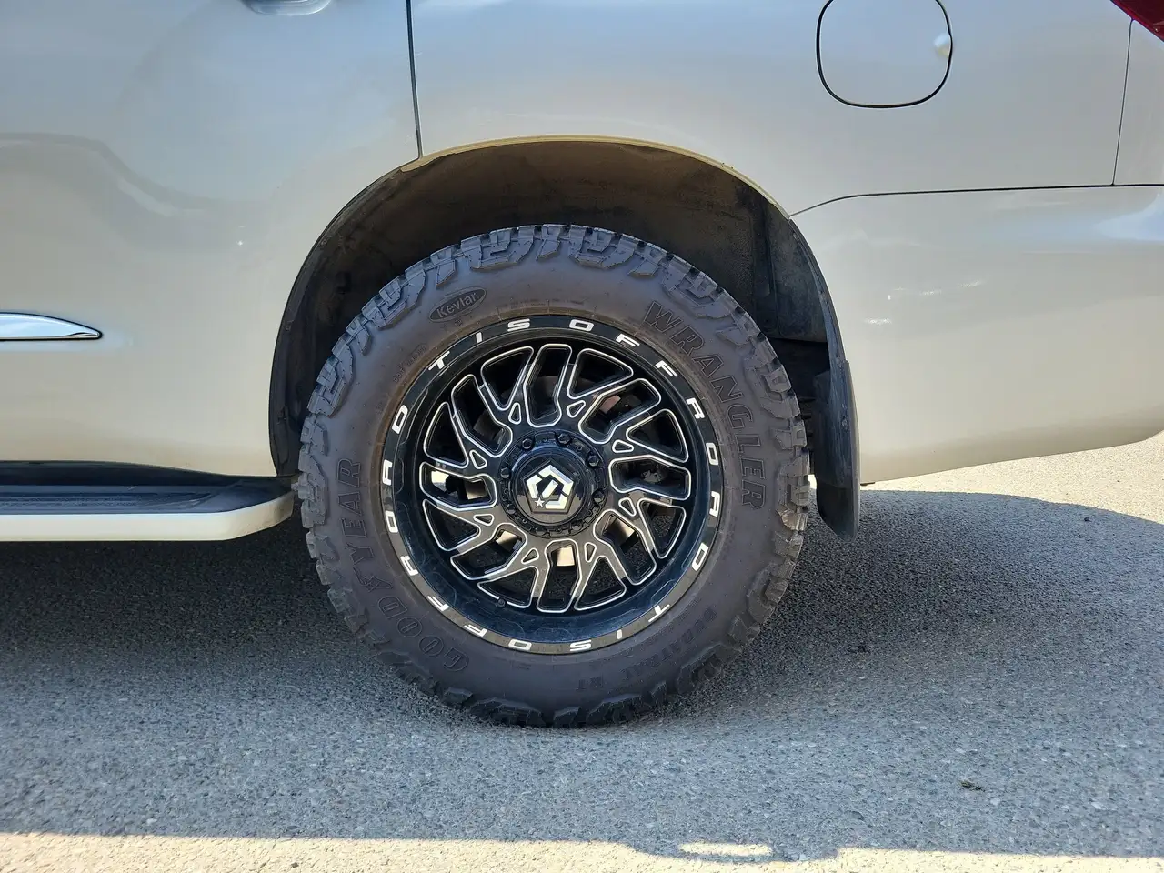 Toyota Sequoia снимка Toyota Sequoia