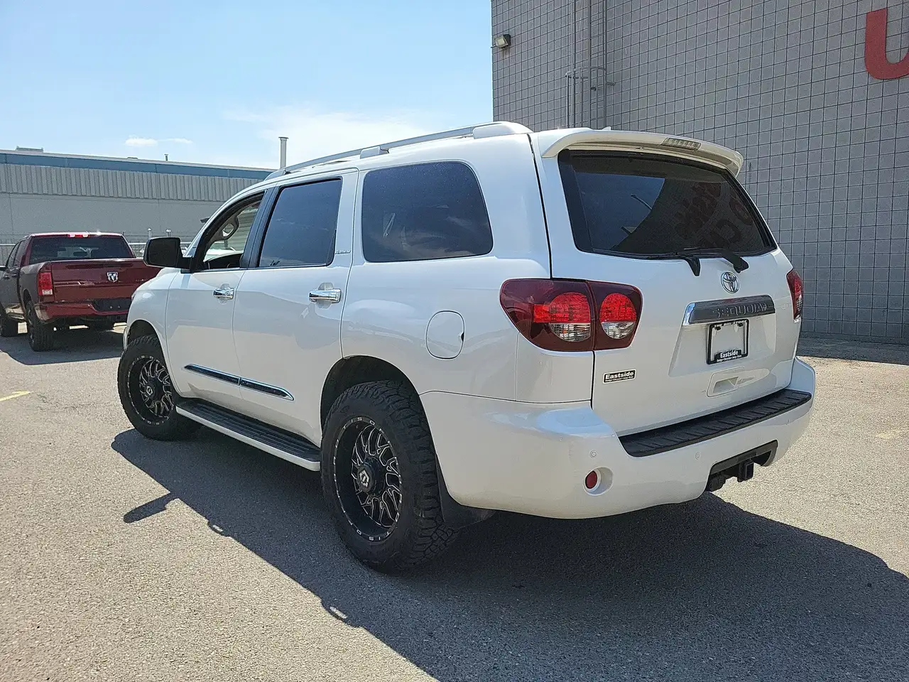 Toyota Sequoia снимка Toyota Sequoia