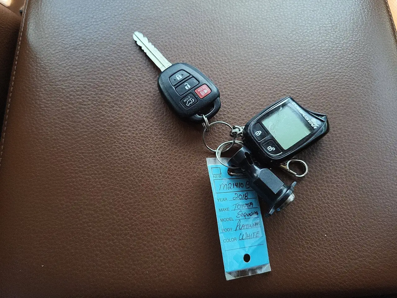 Toyota Sequoia снимка Toyota Sequoia