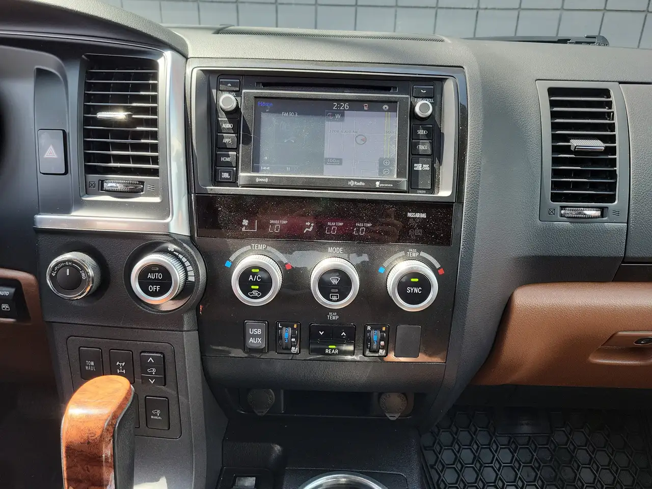 Toyota Sequoia снимка Toyota Sequoia