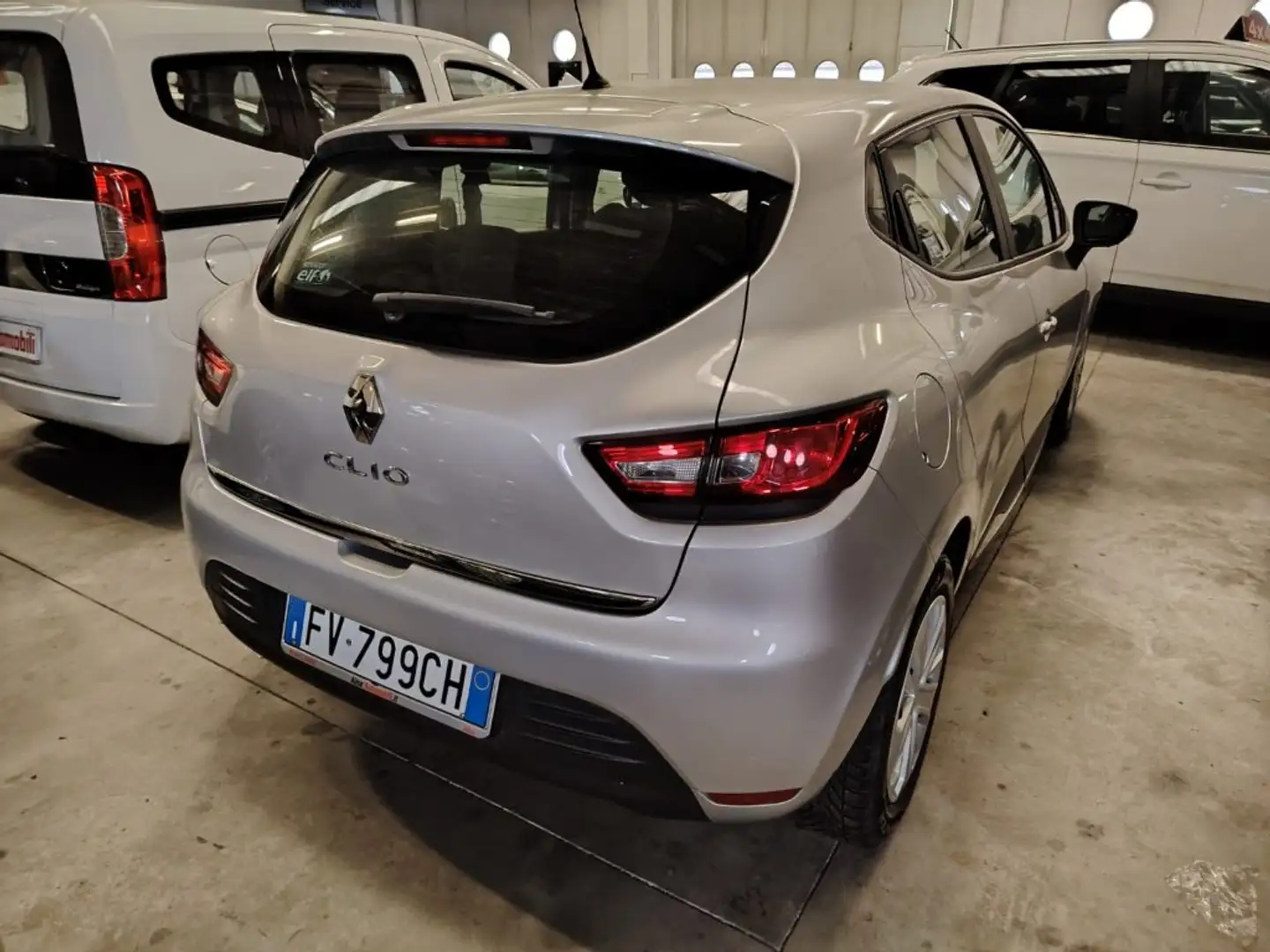 Renault Clio dCi 8V 75 CV 5 porte Life ANCHE X NEOPATENTATI Silber - 2