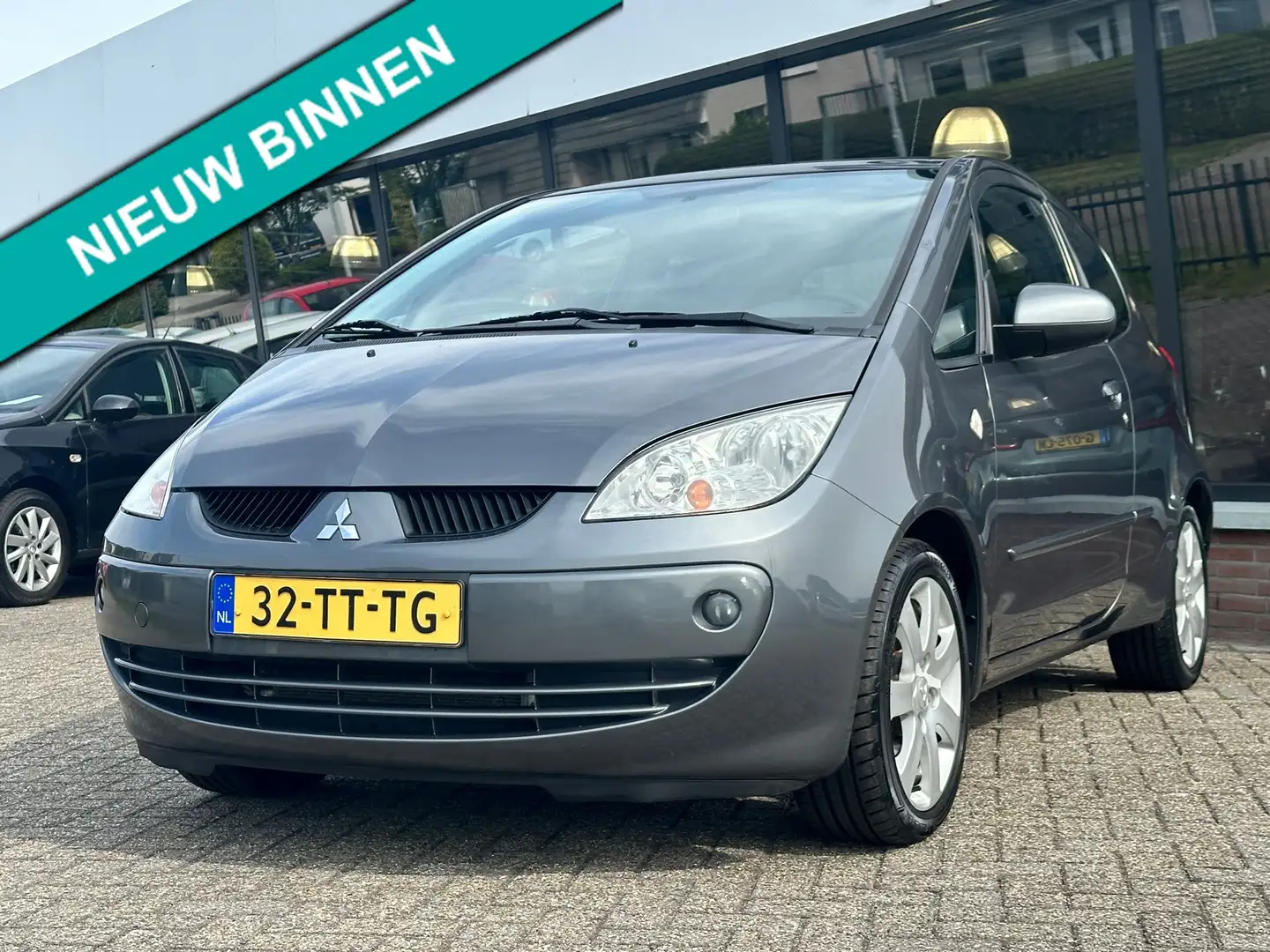 Mitsubishi Colt 1.3 Heartbeat Gris - 1