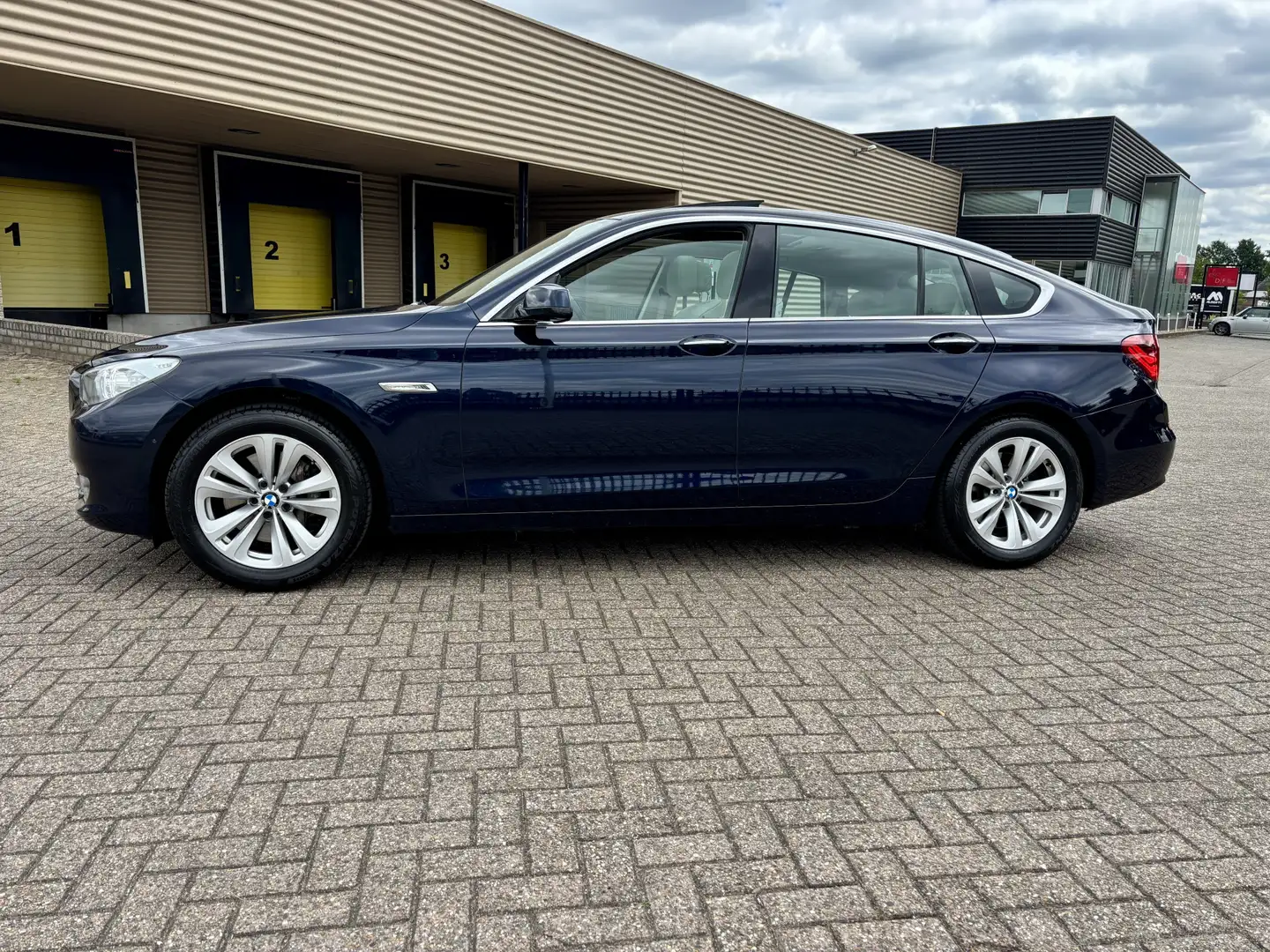 BMW 535 5-serie Gran Turismo 535xi High Executive automaat Blauw - 2