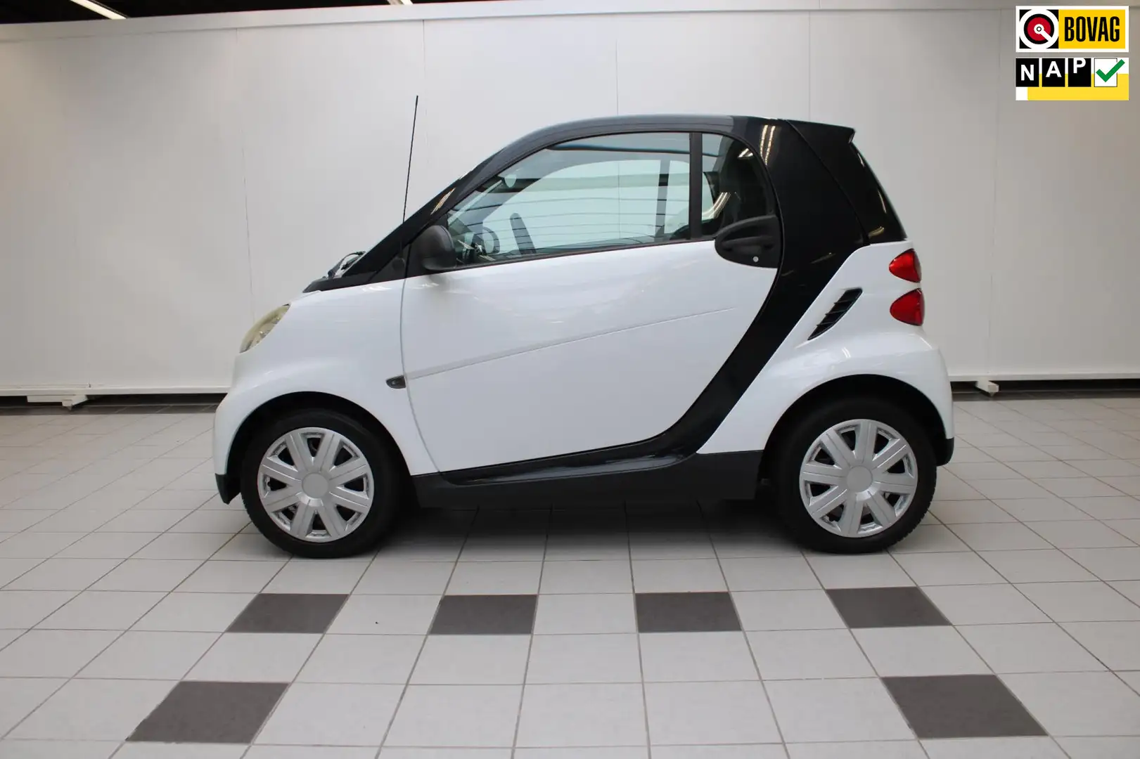 smart forTwo coupé 1.0 mhd Pure - Automaat, Panoramadak en NAP Blanc - 1
