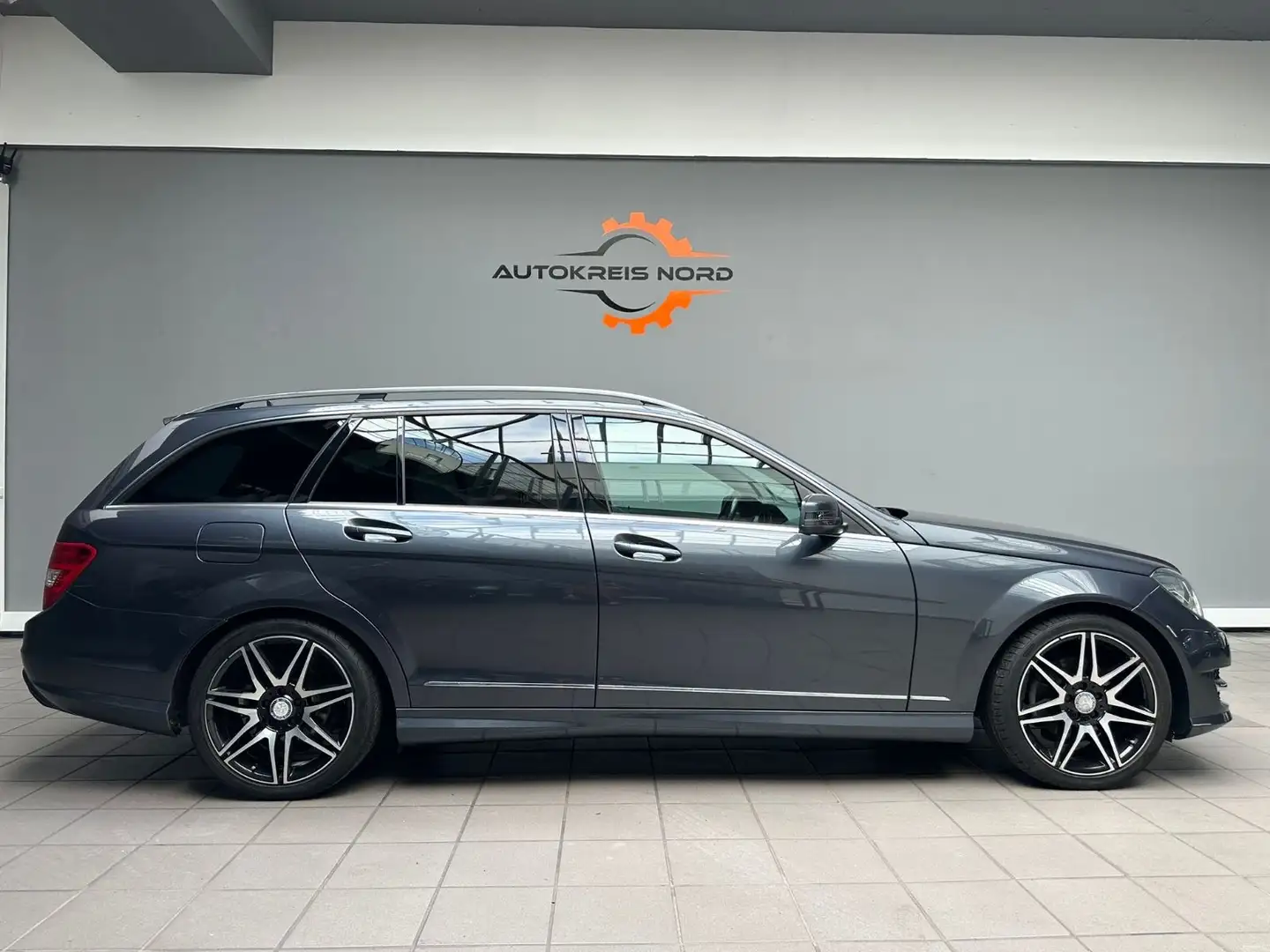 Mercedes-Benz C 180 T CGI +HU NEU+AMG PAKET+BI-XENON+AHK+ Grau - 1