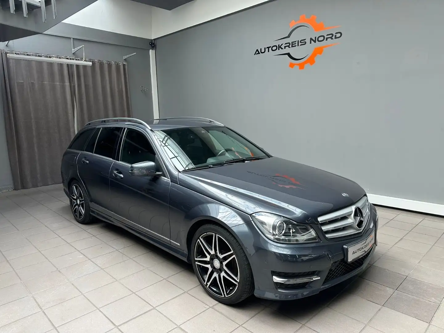 Mercedes-Benz C 180 T CGI +HU NEU+AMG PAKET+BI-XENON+AHK+ Grau - 2