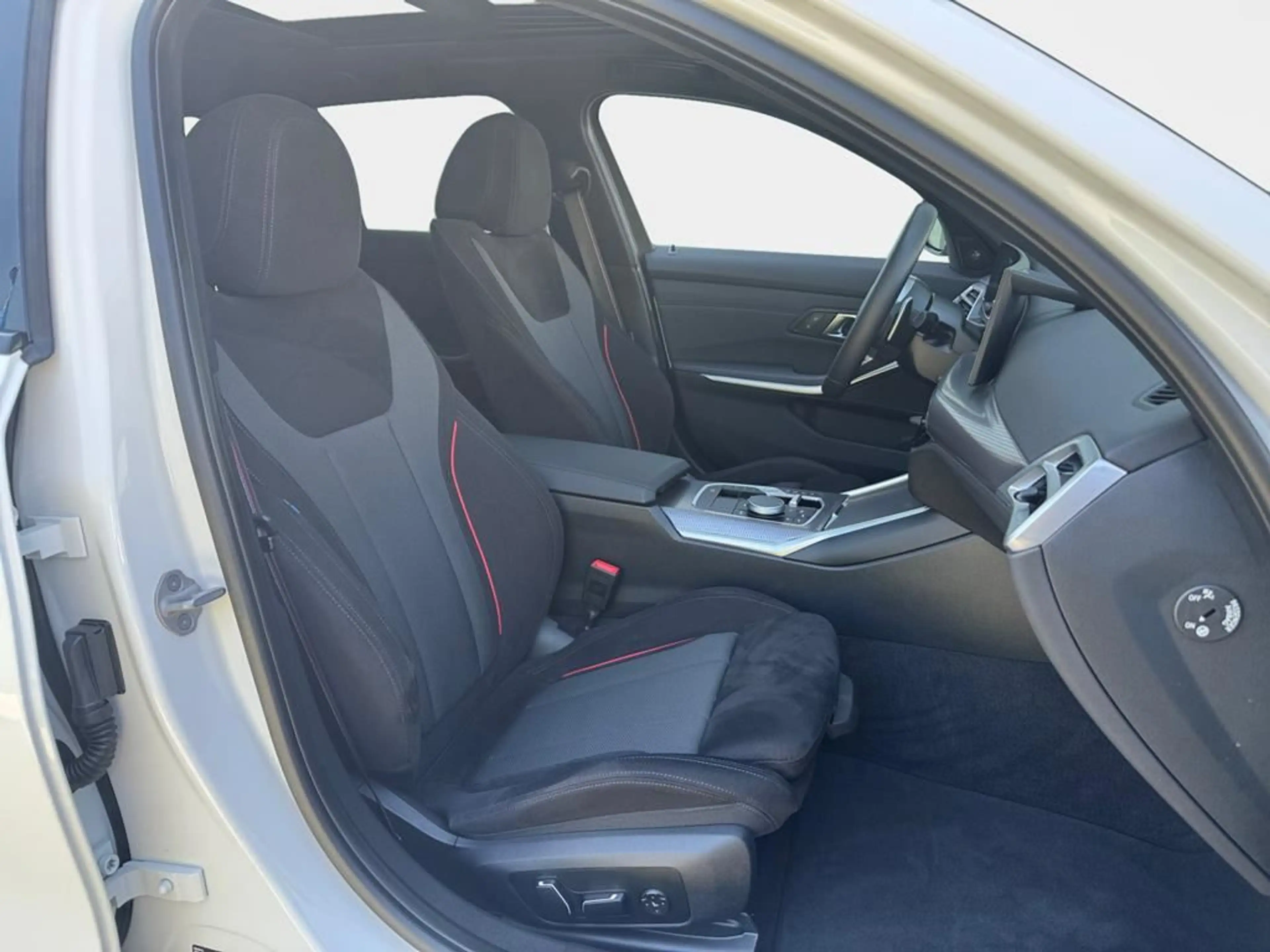 BMW 330 M Sport Pro — photo 15