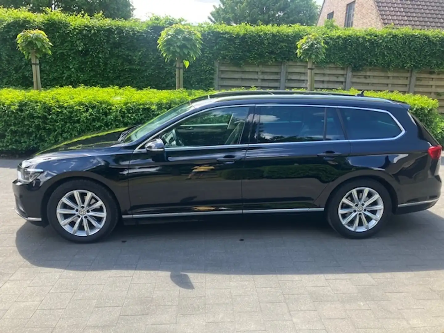 Volkswagen Passat Variant Passat Variant 1.6 TDI SCR DSG Business Zwart - 1