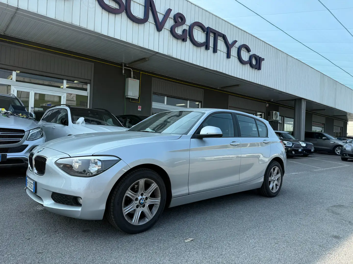 BMW 118 118d 5p Gris - 1