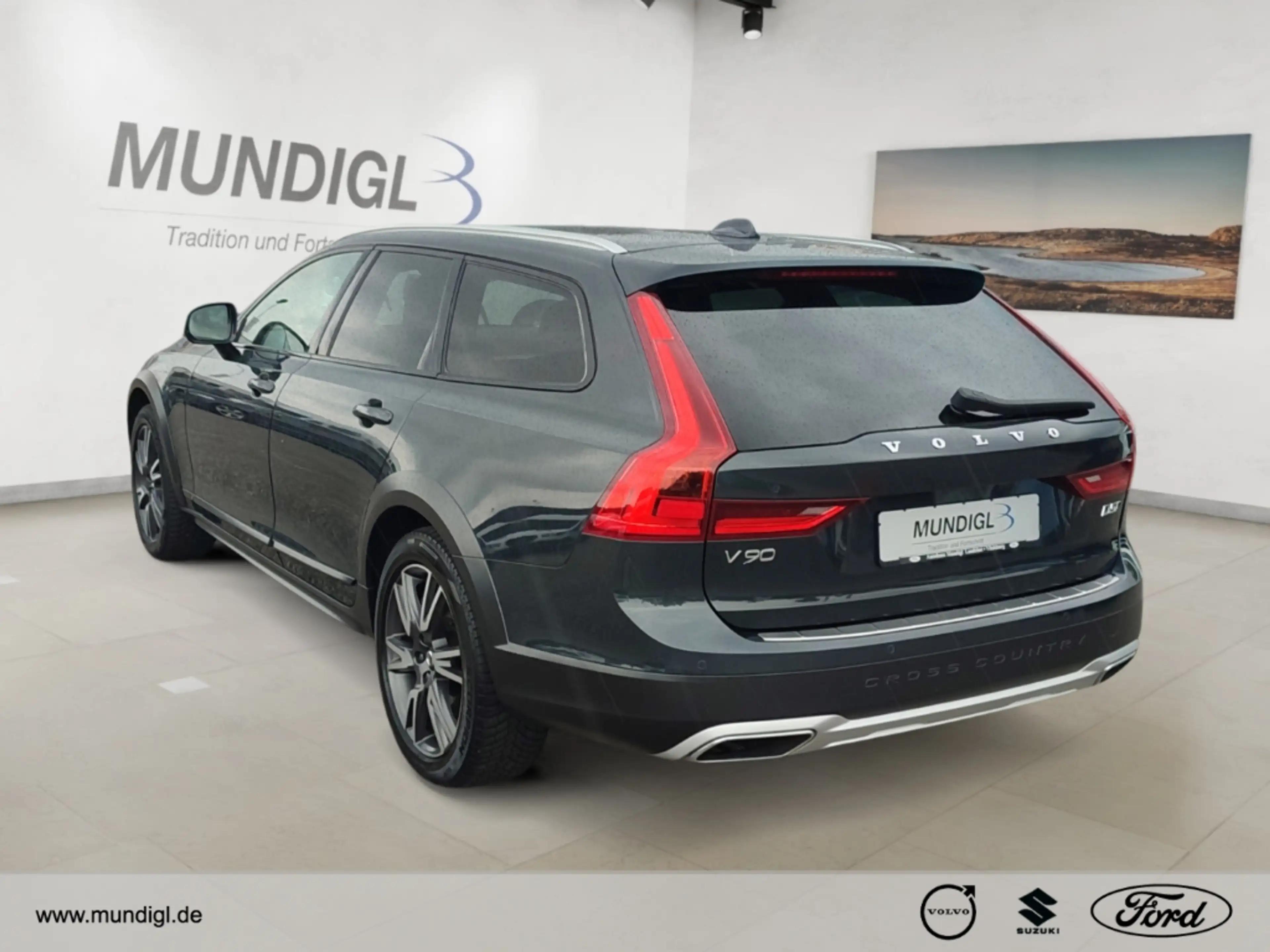 Volvo V90 Cross Country AWD D5 LEDER NAVI AHK AUTOM SHZ FSH — photo 4