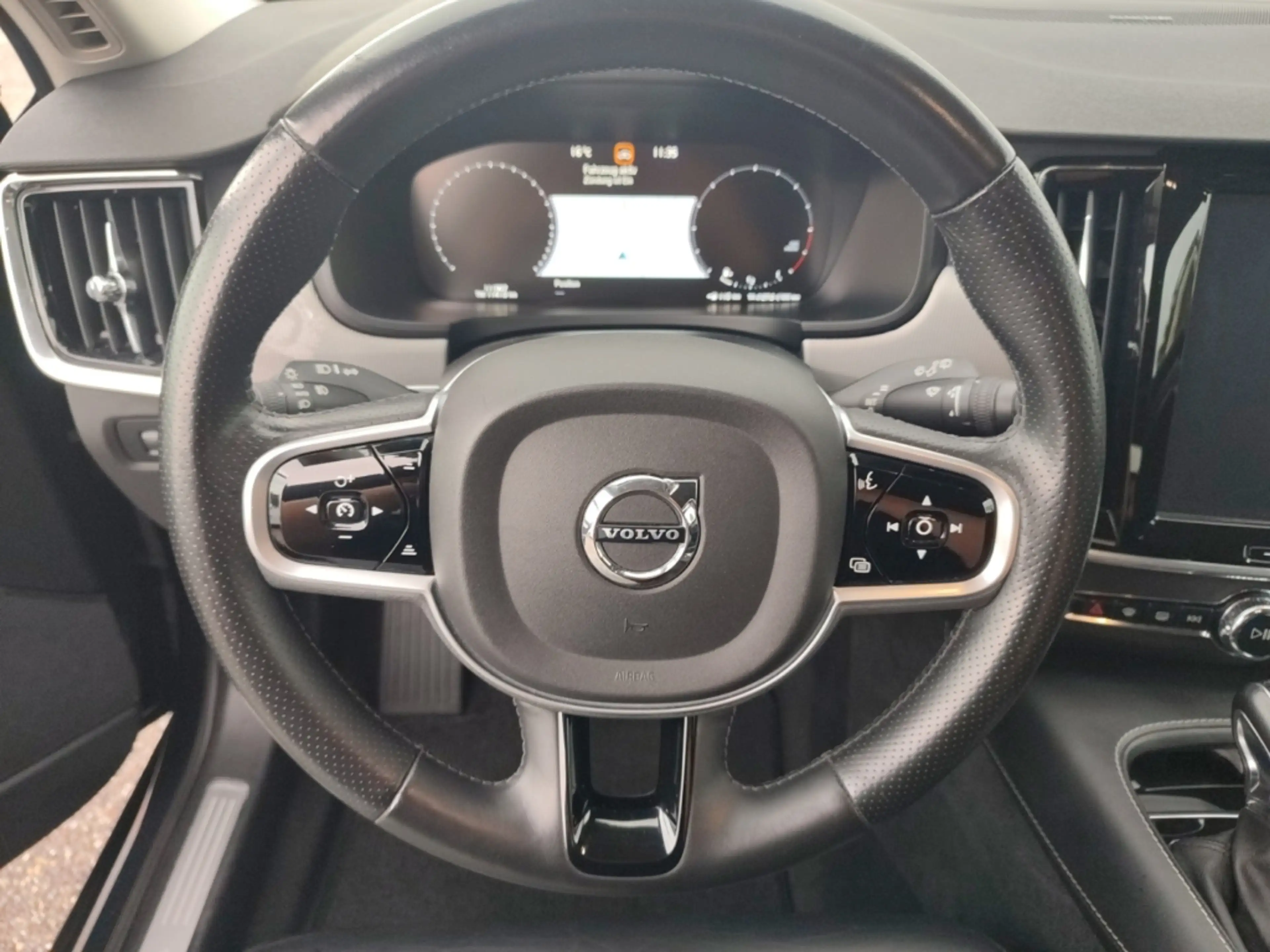 Volvo V90 Cross Country AWD D5 LEDER NAVI AHK AUTOM SHZ FSH — photo 9