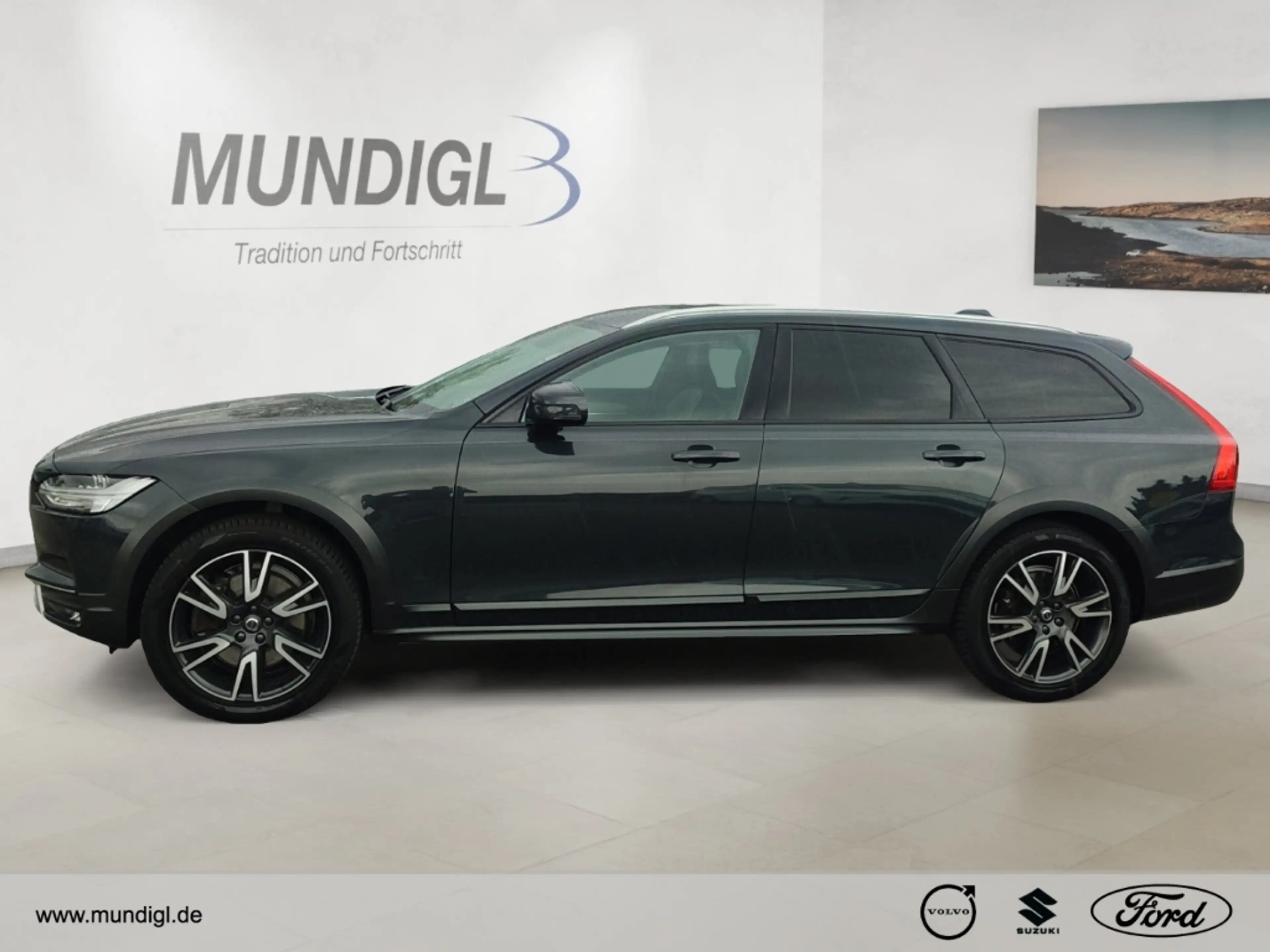 Volvo V90 Cross Country AWD D5 LEDER NAVI AHK AUTOM SHZ FSH — photo 2