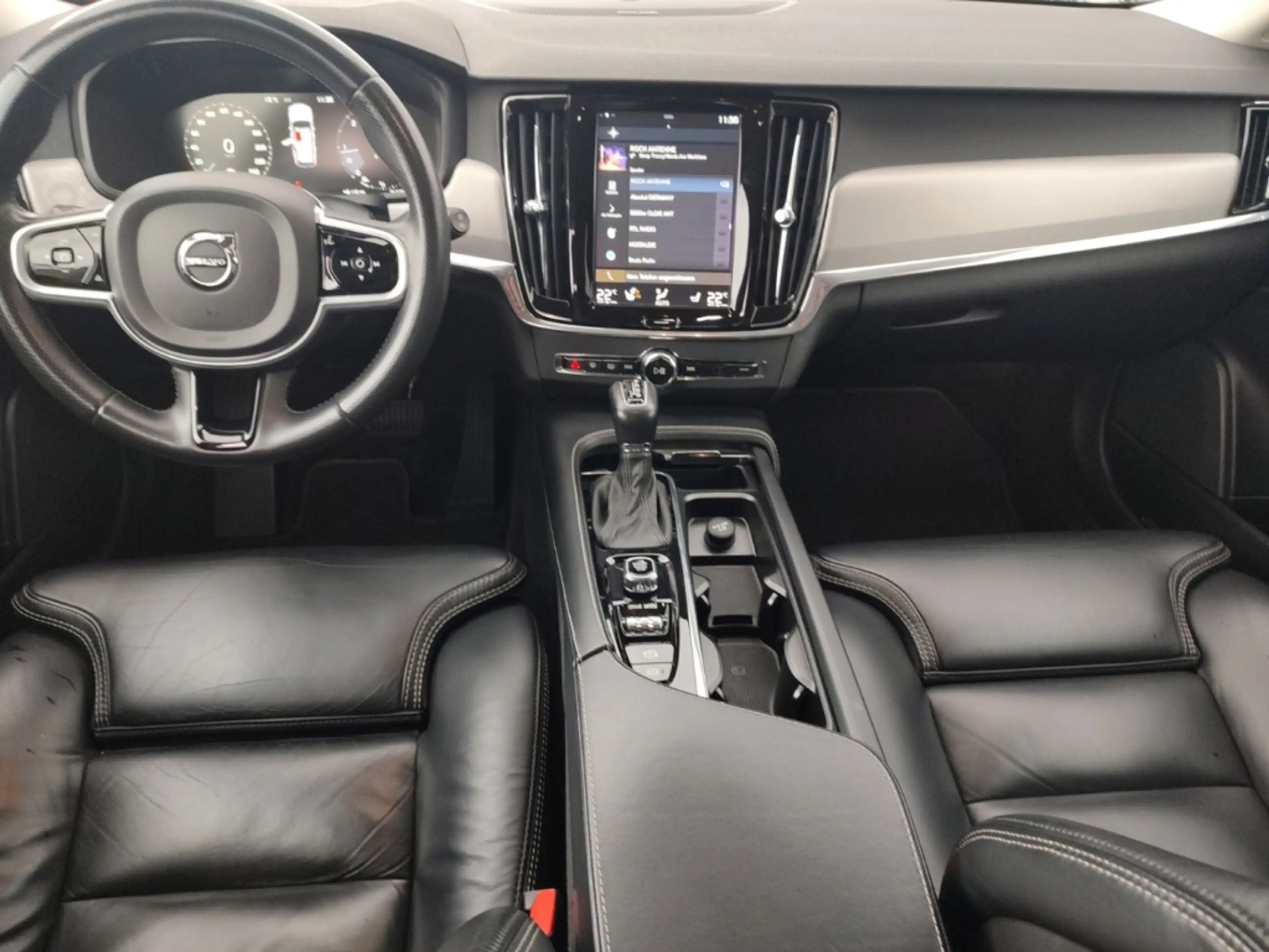 Volvo V90 Cross Country AWD D5 LEDER NAVI AHK AUTOM SHZ FSH — photo 13