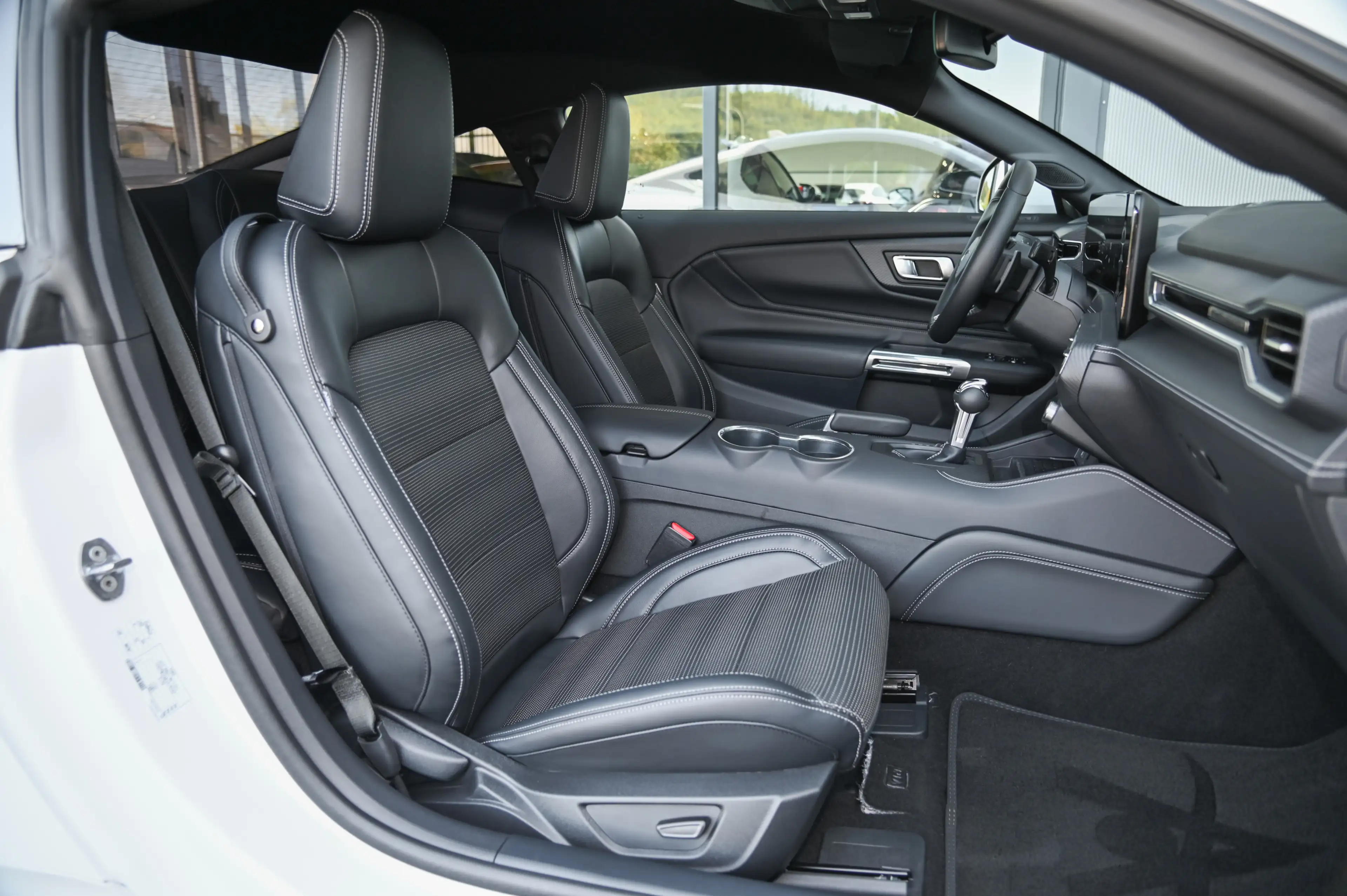 Ford Mustang 5.0 Ti-VCT V8 GT Aut. Navi* B&O* Kamera* — photo 12