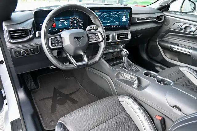 Ford Mustang view 9