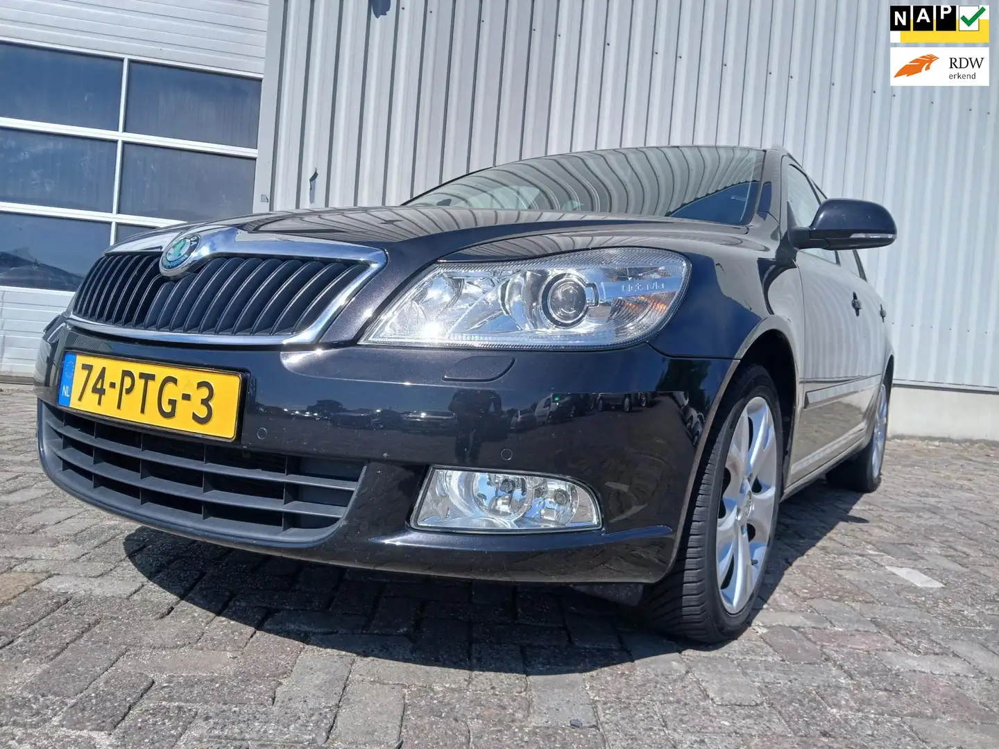 Skoda Octavia Combi 1.2 TSI Elegance Business Line MOTOR DEFECT! Zwart - 1